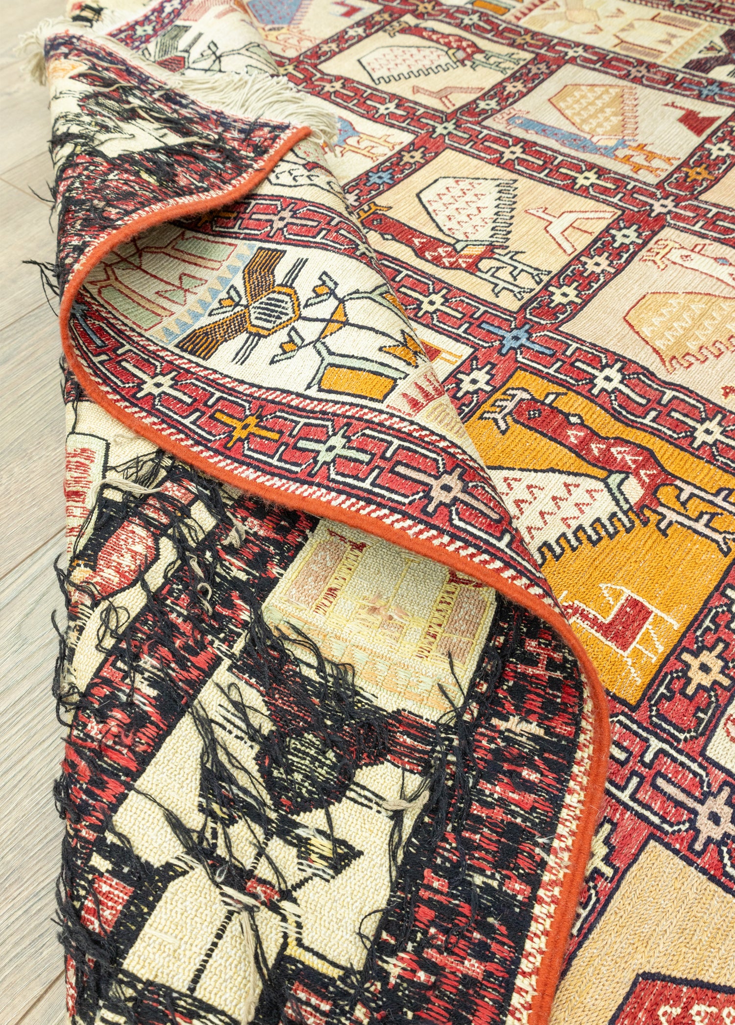 Dehri Hayvan Figürlü İpek Kilim 131x197 cm