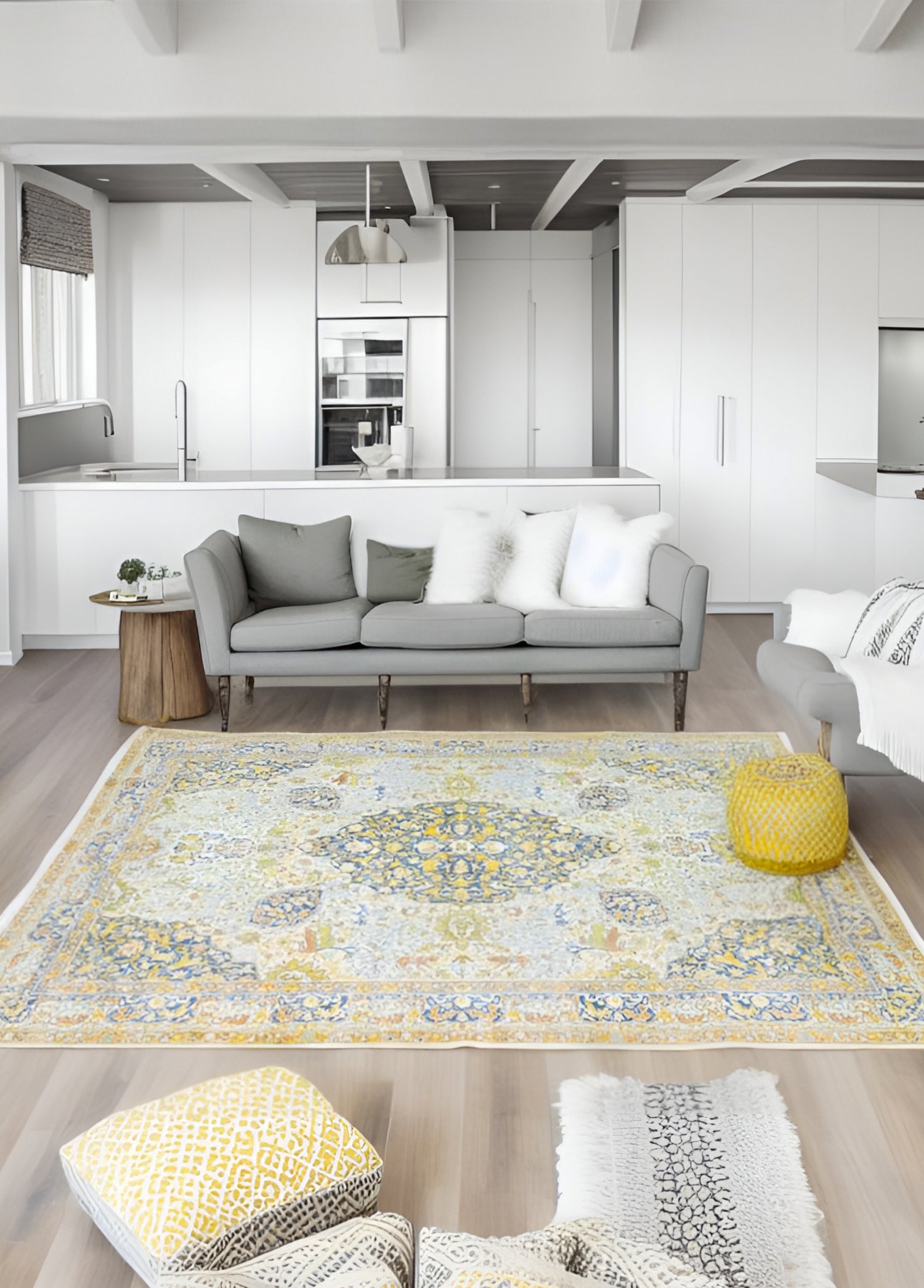 Freja Medallion Patterned Hand-Woven Persian Rug 217x316 cm