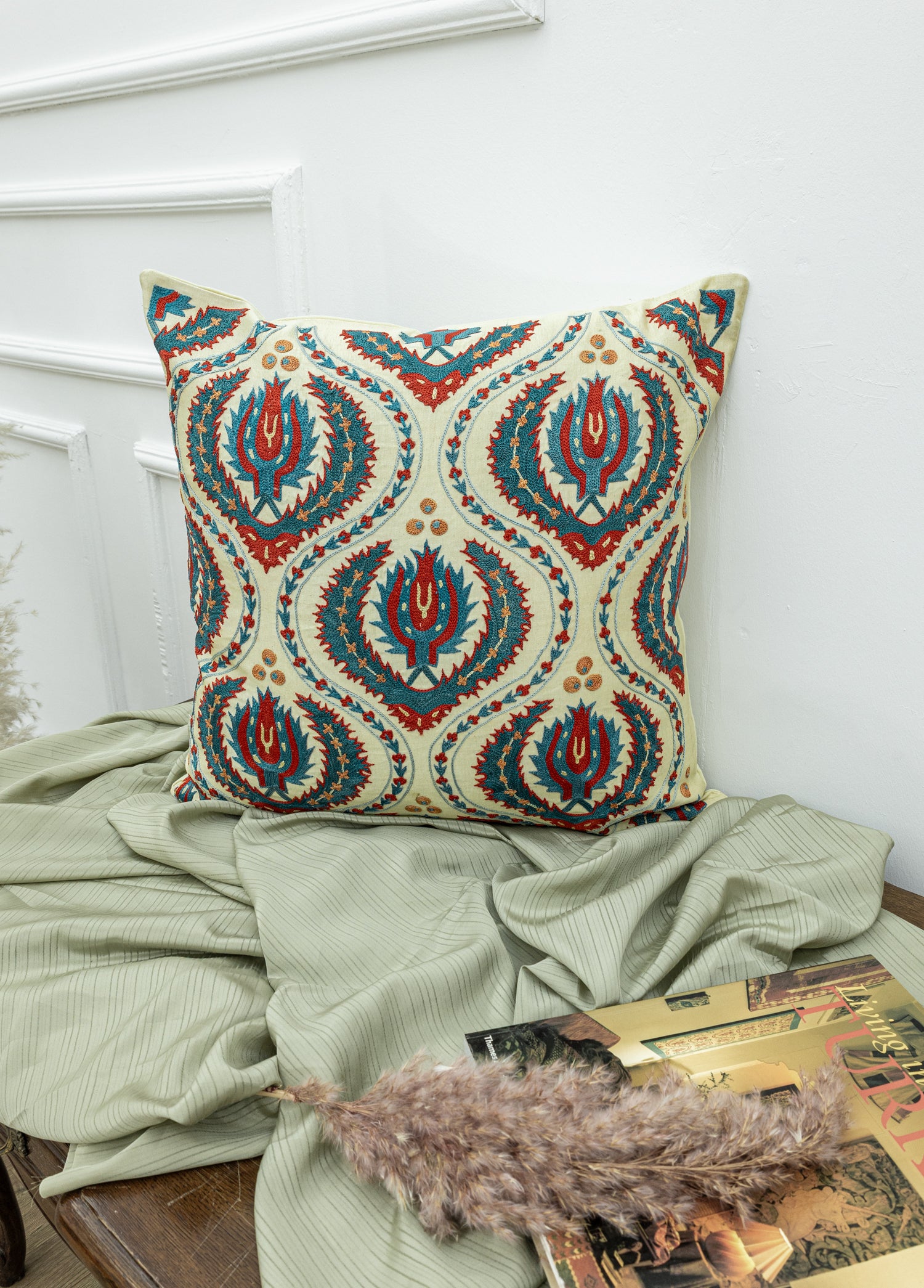 Etrenli Dekoratif İpek Kırlent 50x50 cm