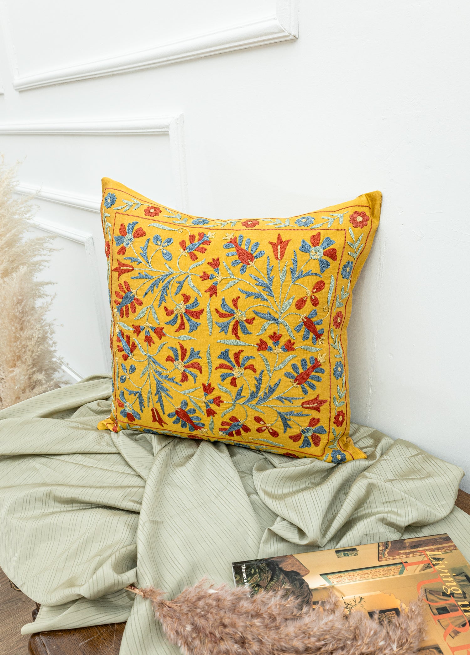 Tayen Çiçekli İpek Kırlent 50x50 cm