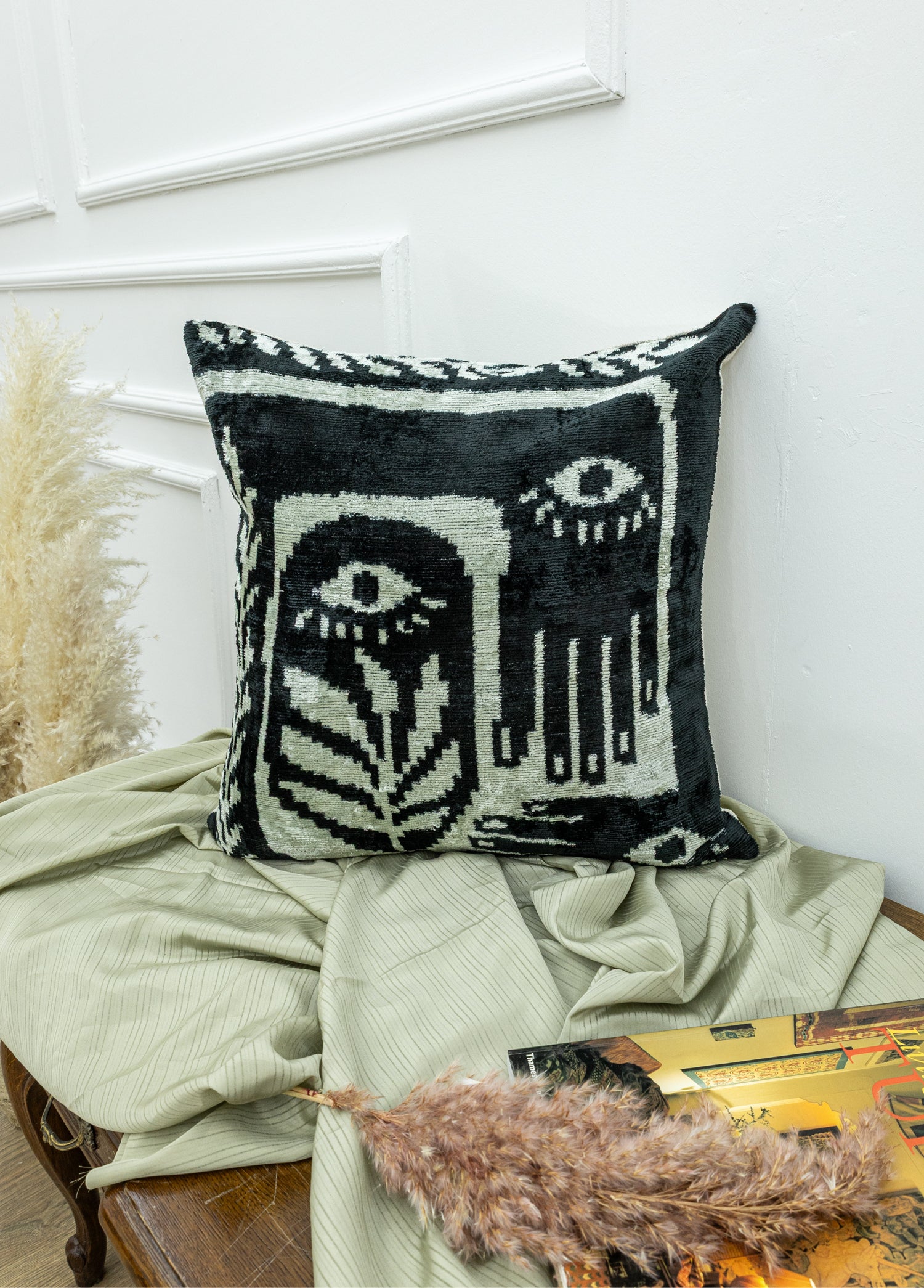 Lirhan Modern Tasarımlı İkat Kırlent 50x50 cm