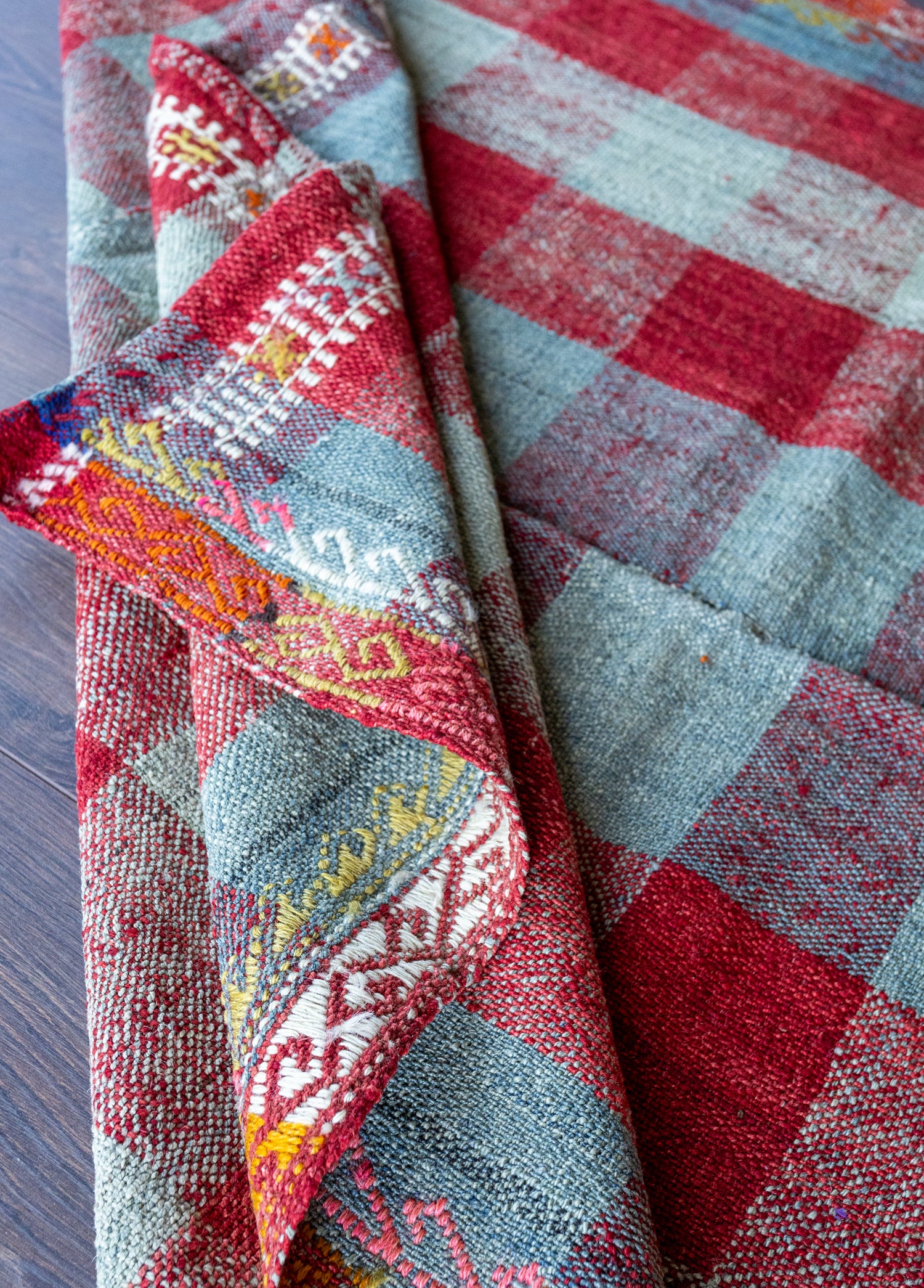 Ecmel Kare Desenli El Dokuma Kilim 122x139 cm