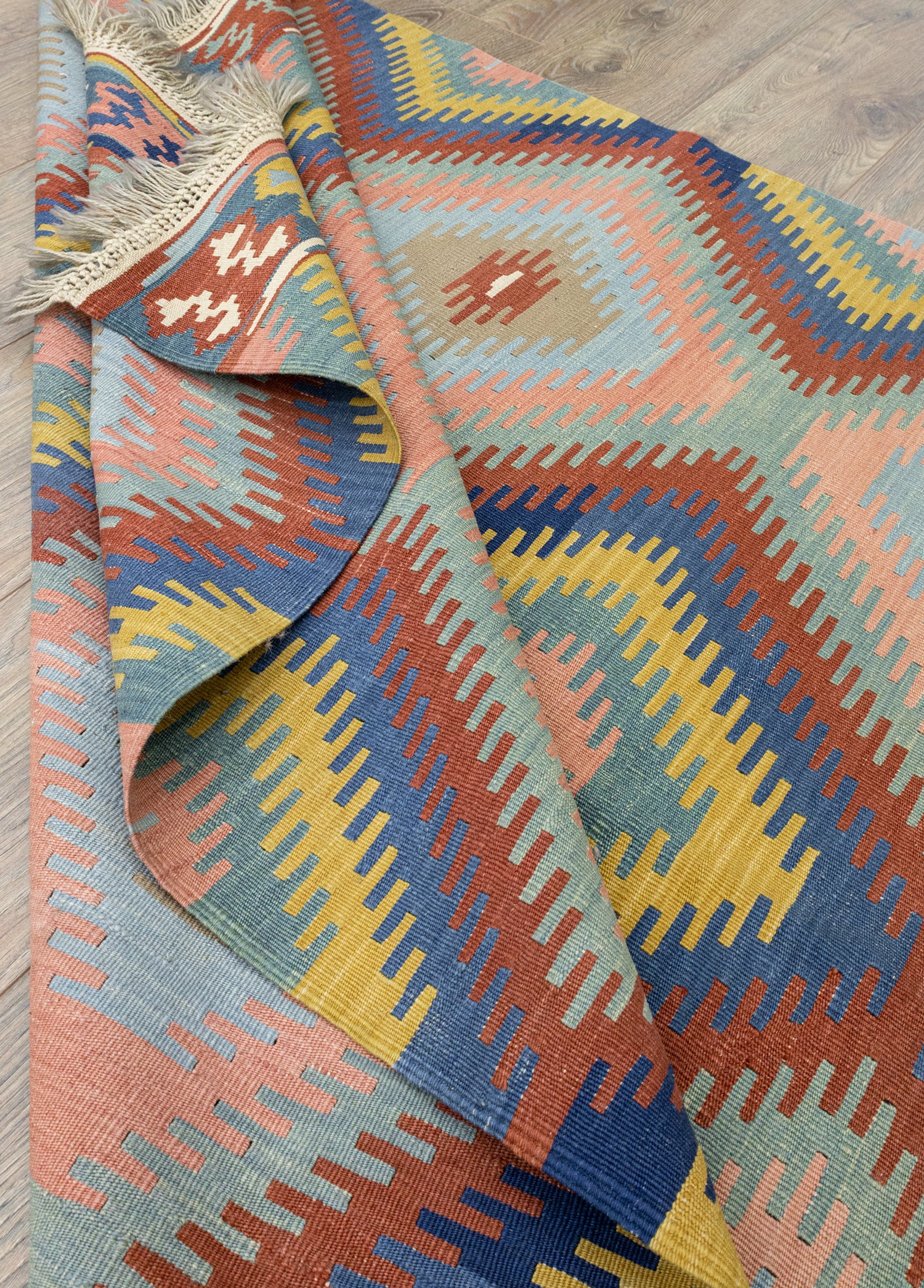 Sayina El Dokuma Çok Renkli Kilim 132x169 cm