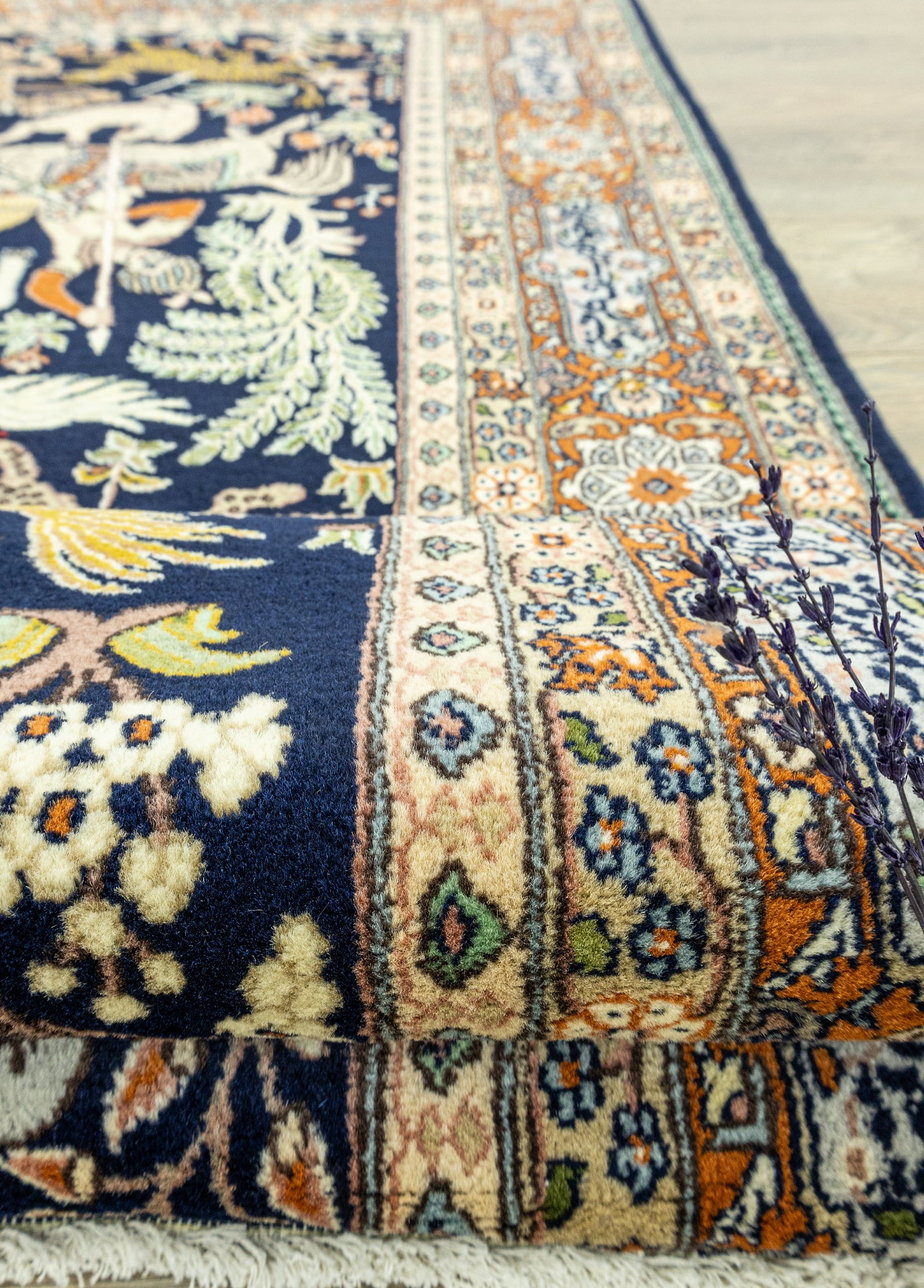 Tan Av Sahnesi Motifli İran Halısı 131x225 cm