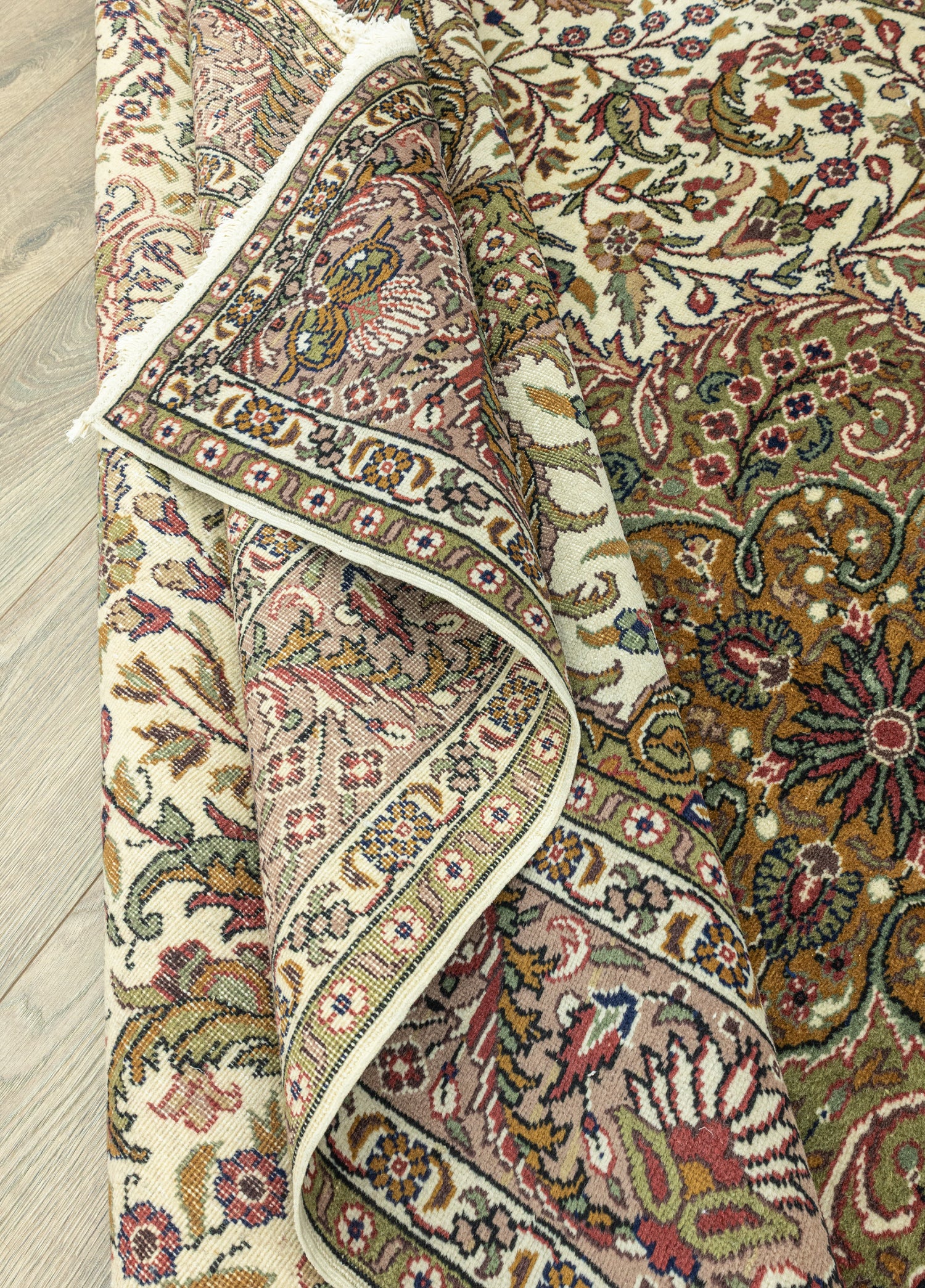 Benice Madalyon Tasarımlı Bünyan Halı 200x295 cm