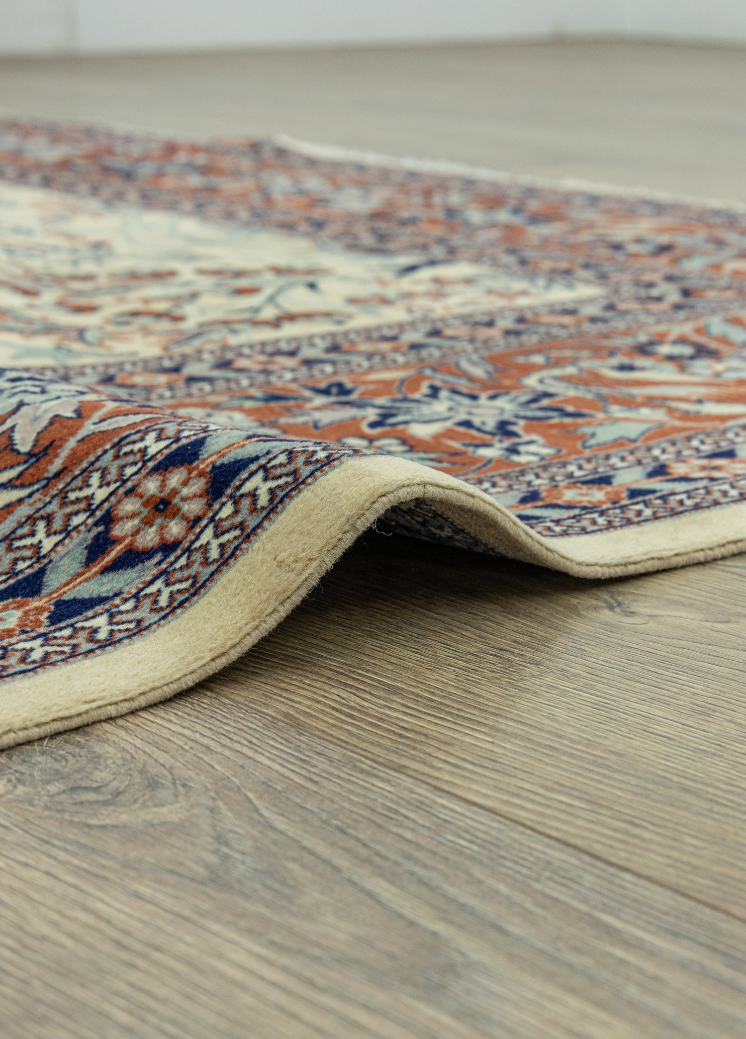 Alvand Çiçekli El Dokuma İran Halısı 202x251 cm