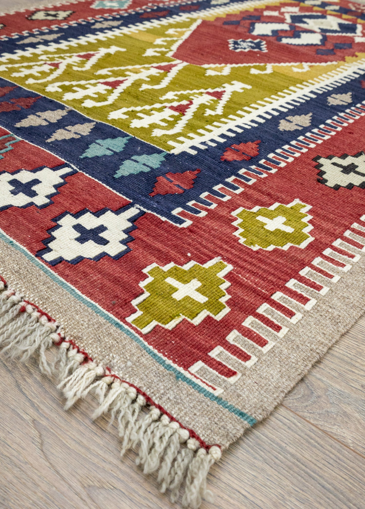 Pecenek İlkel Desenli El Dokuma Yün Kilim 106x154 cm