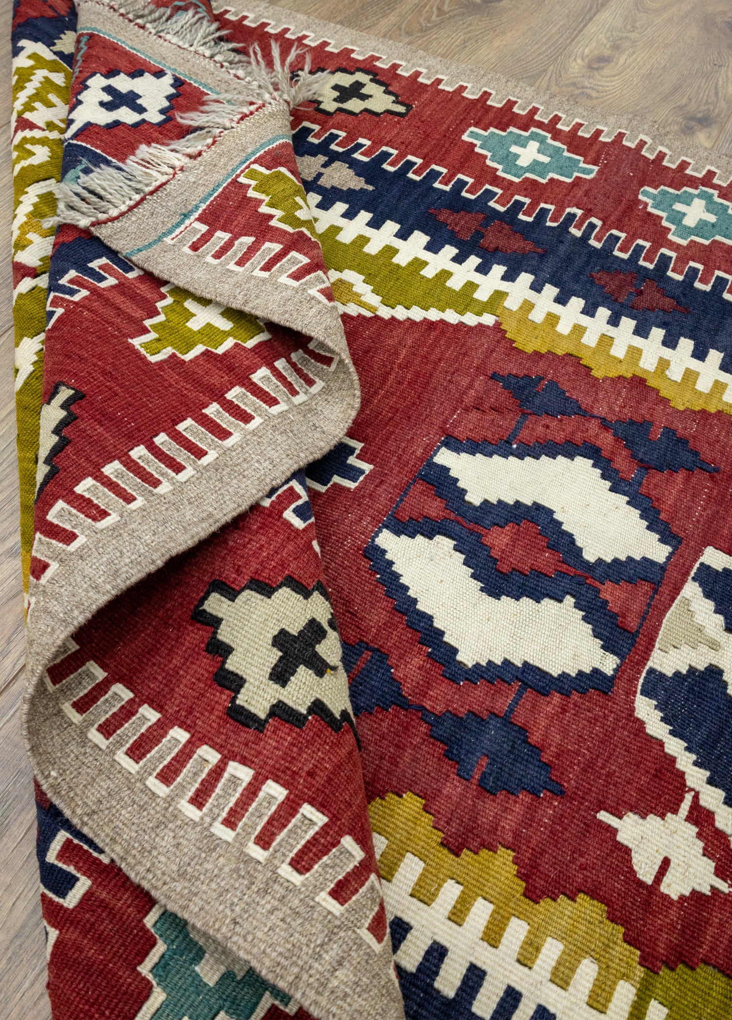 Pecenek İlkel Desenli El Dokuma Yün Kilim 106x154 cm