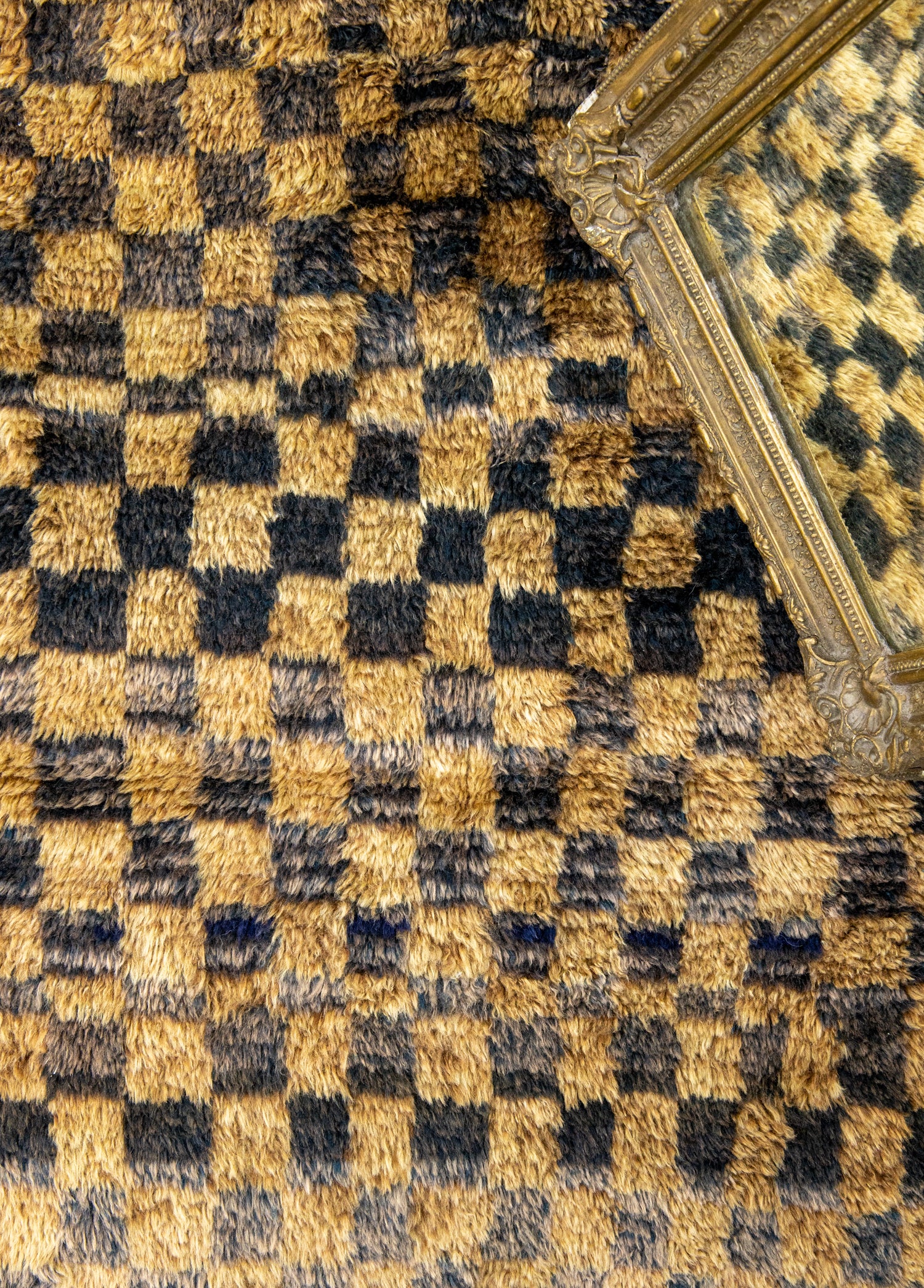 Efil Dama Desenli El Dokuma Yumuşak Tüylü Yün Halı 73x124 cm