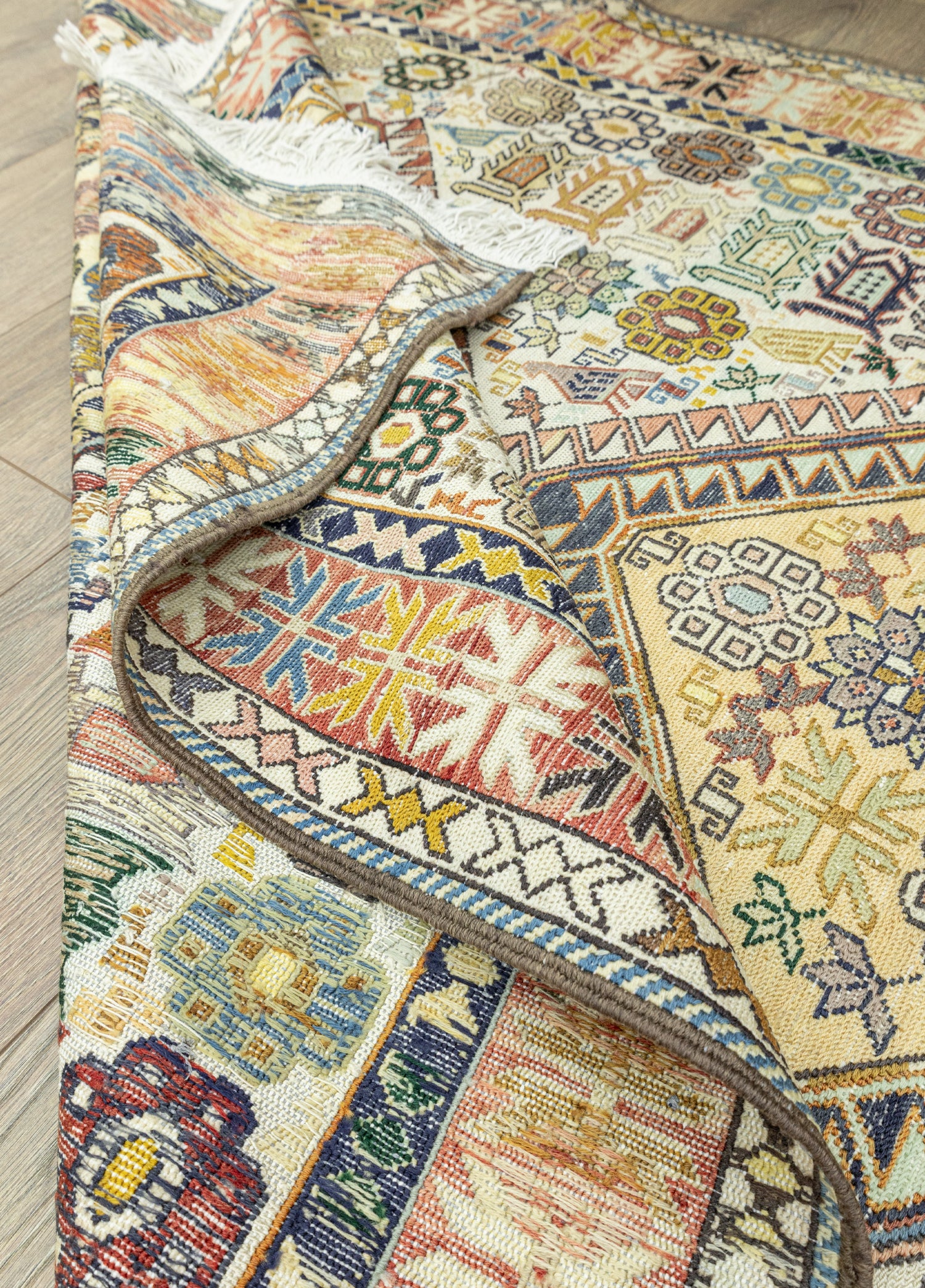 Zahedan Etnik Tasarımlı İpek Kilim 124x217 cm