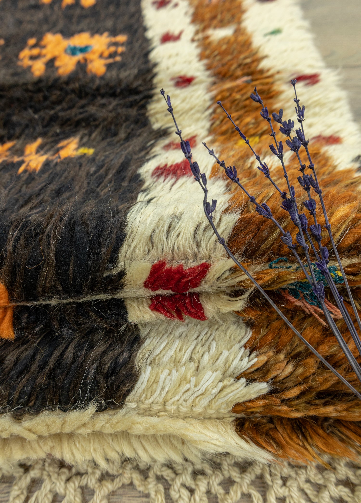 Neyt İlkel Desenli Tülü Halı 87x164 cm