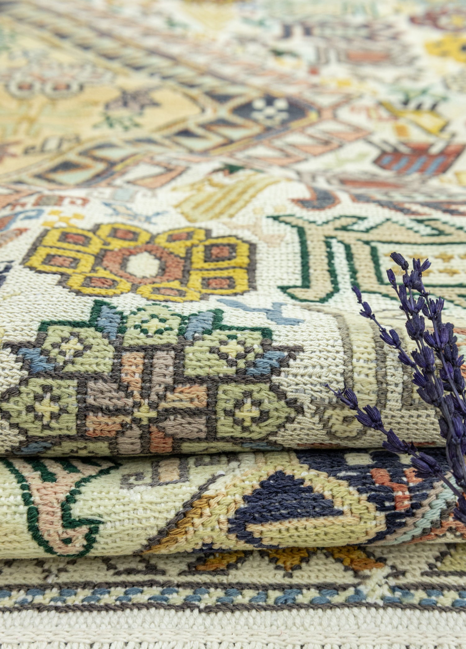 Zahedan Etnik Tasarımlı İpek Kilim 124x217 cm