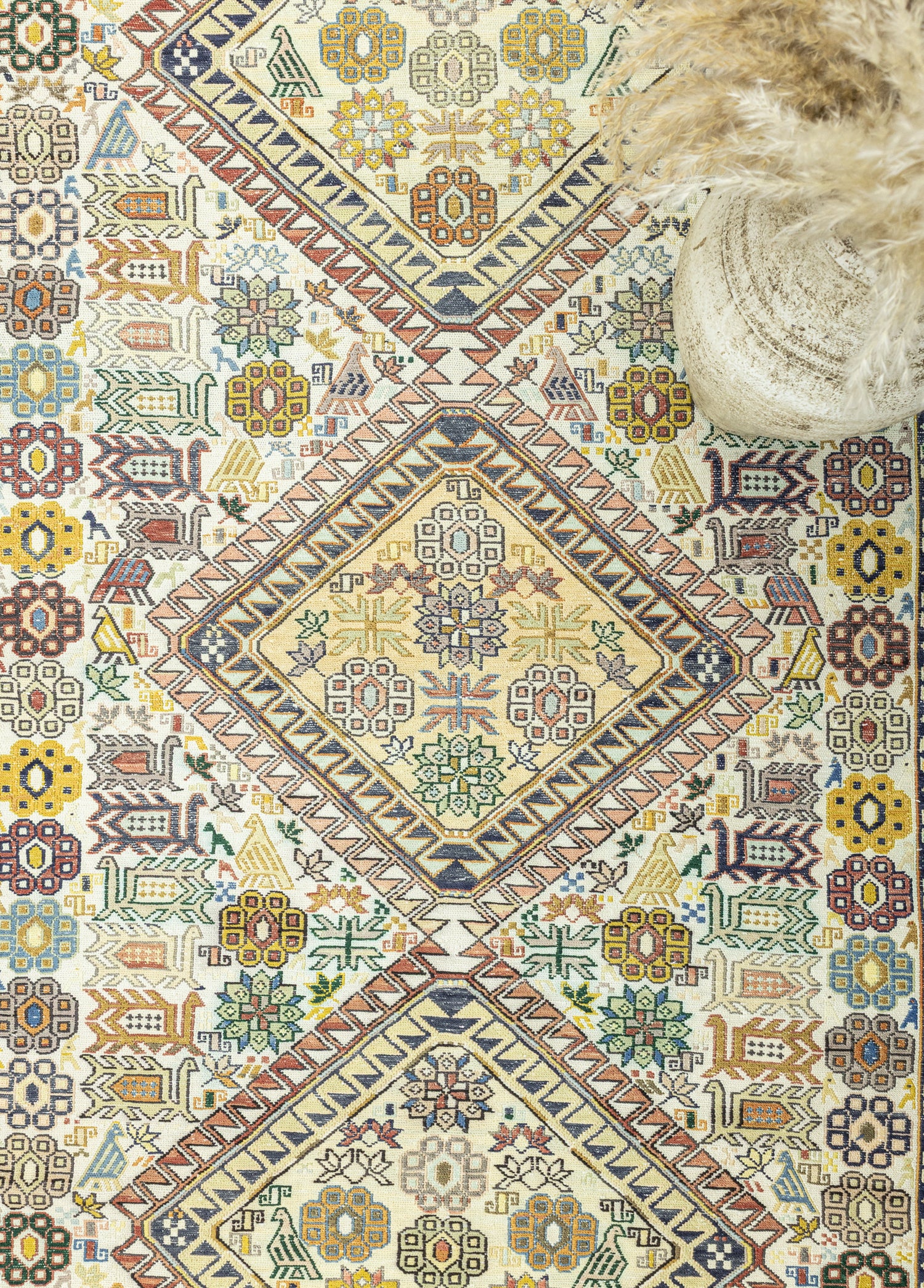 Zahedan Etnik Tasarımlı İpek Kilim 124x217 cm