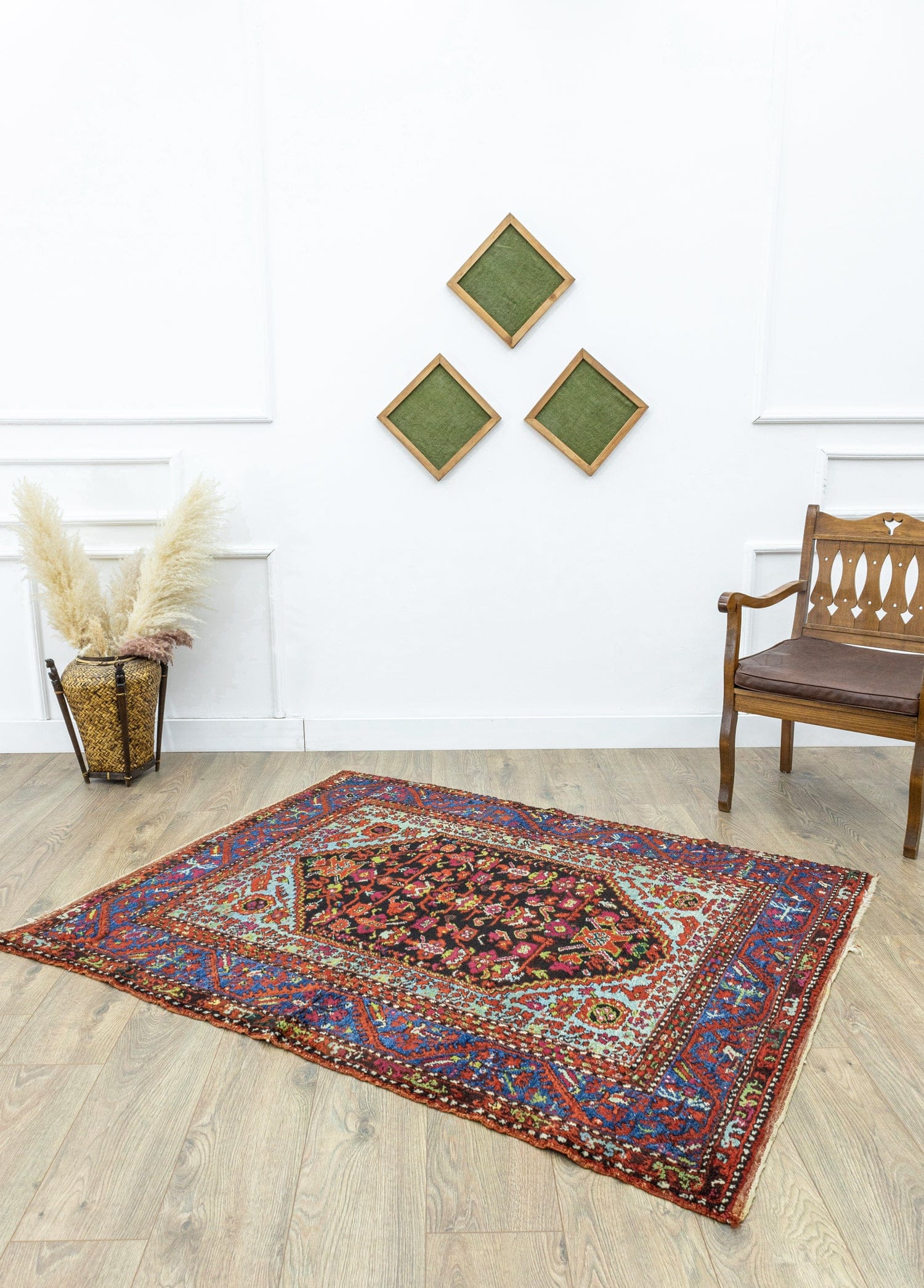 Manisa, Kula Hand-Woven Antique Carpet 129x160 cm – Soho Antiq