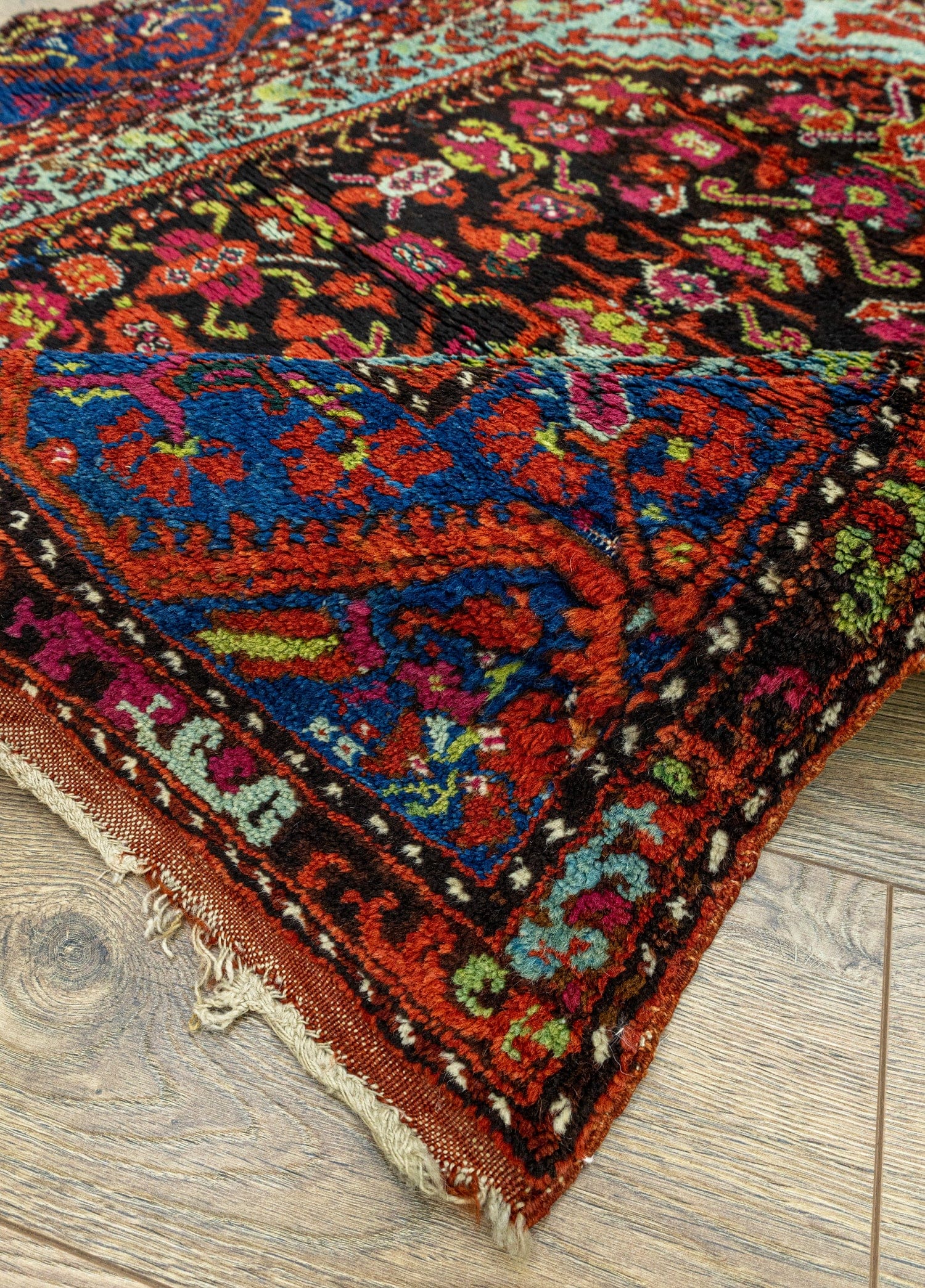 Manisa, Kula Hand-Woven Antique Carpet 129x160 cm – Soho Antiq