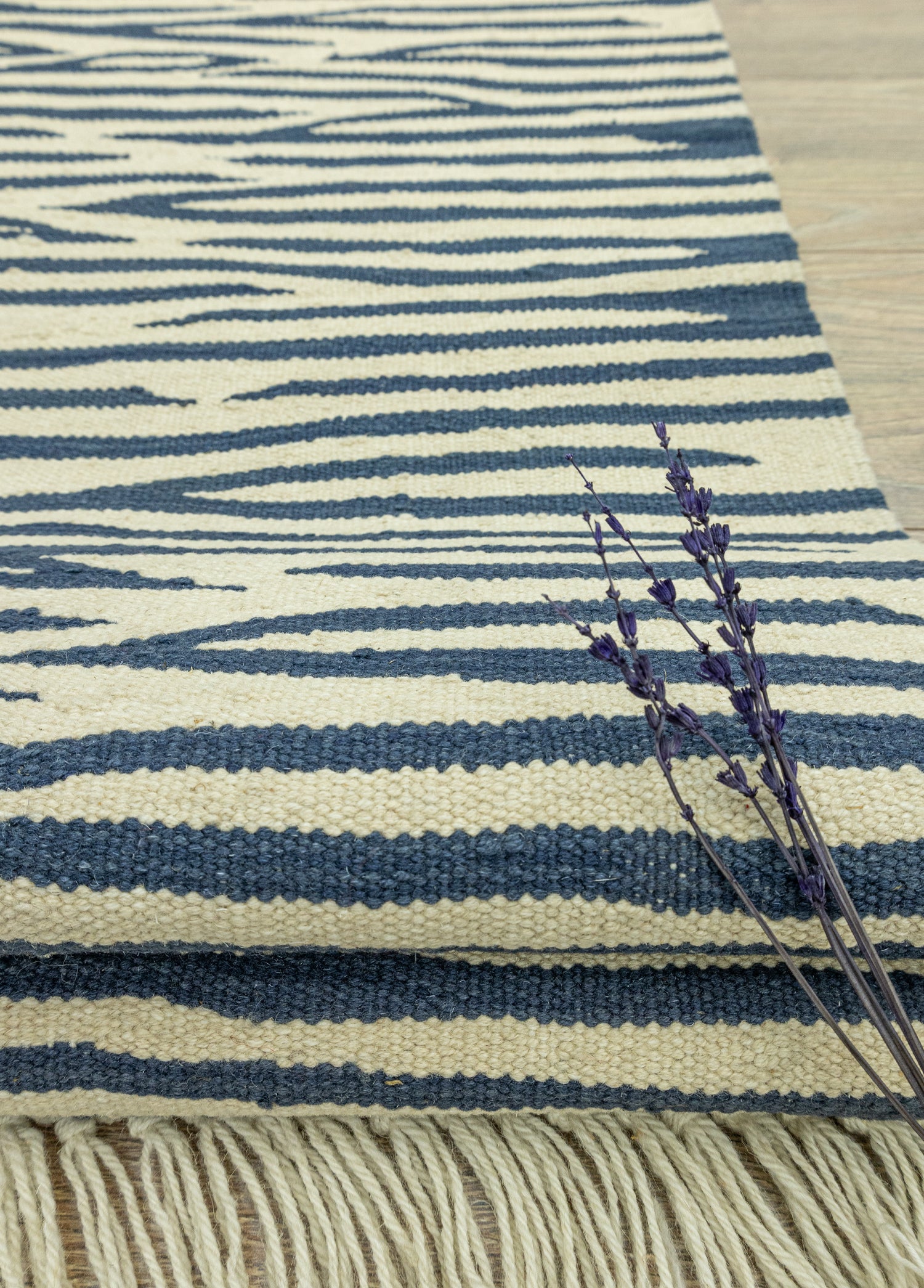 Zeta Zebra Patterned Hand Woven Kilim 111x176 cm