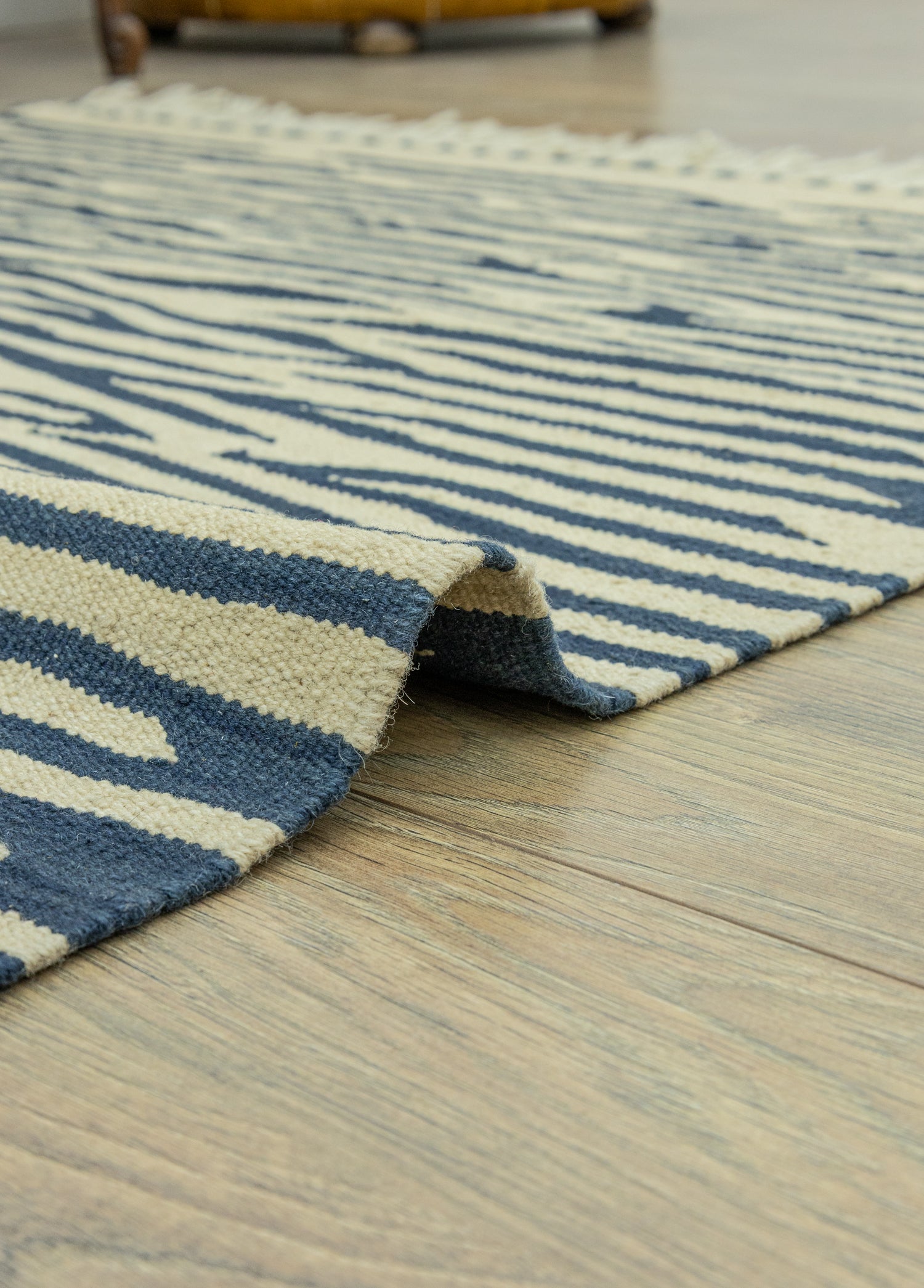 Zeta Zebra Patterned Hand Woven Kilim 111x176 cm