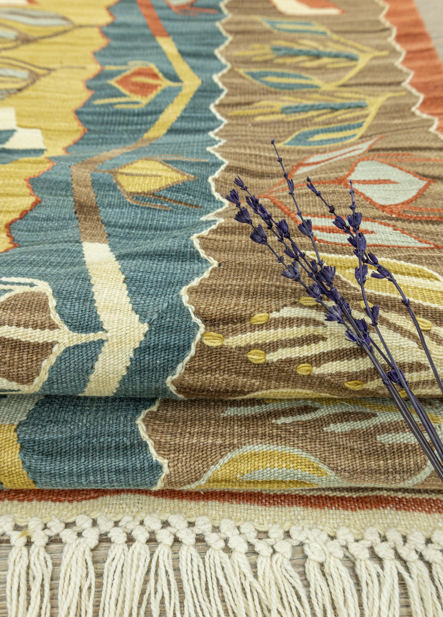 Kadio Çiçek Desenli Yün Kilim 156x209 cm