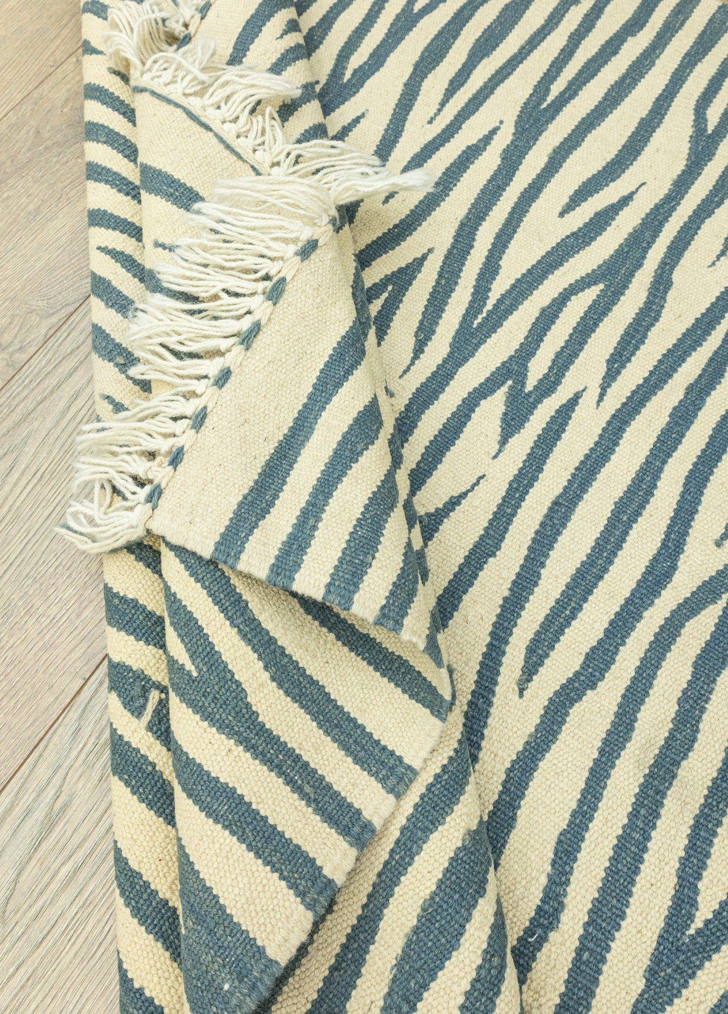Mirva Modern Tasarımlı Yün Kilim 113x175 cm