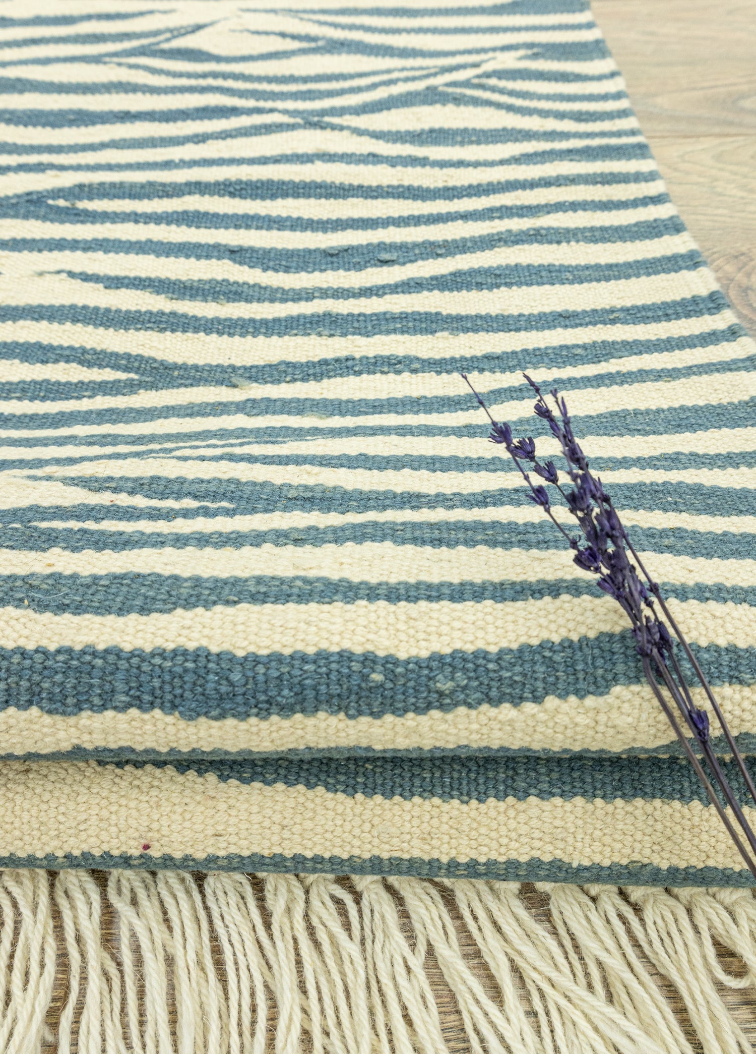 Mirva Modern Tasarımlı Yün Kilim 113x175 cm