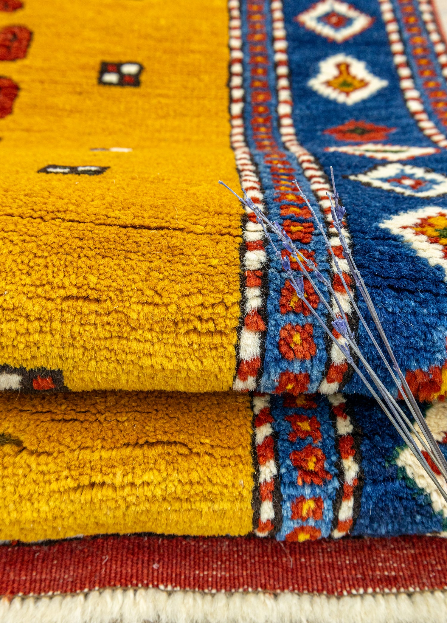 Hevi El Dokuma Sarı Yün Halı 161x237 cm