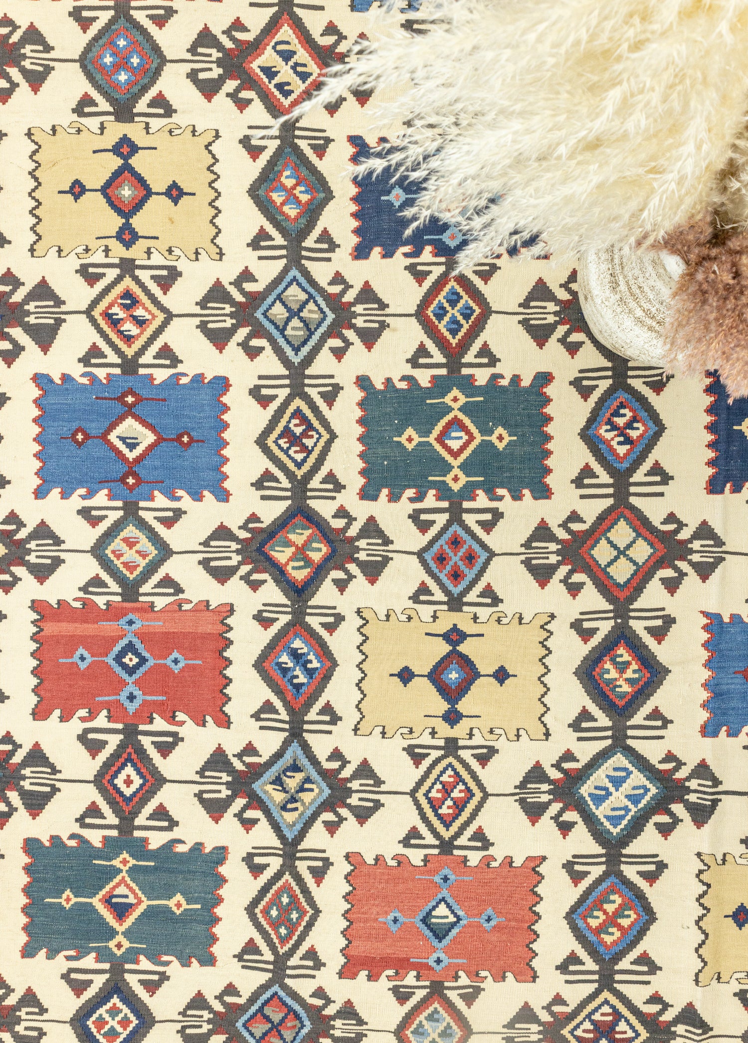 Cliff Etnik Tasarımlı Yün Kilim 234x303 cm