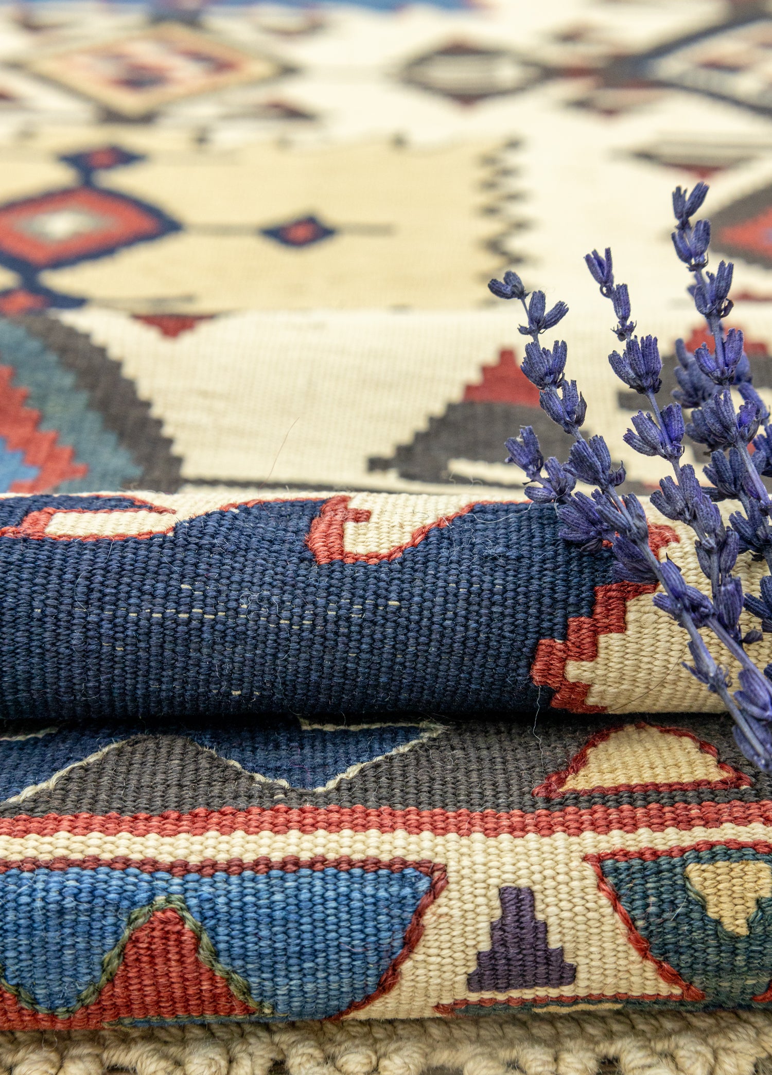 Cliff Etnik Tasarımlı Yün Kilim 234x303 cm