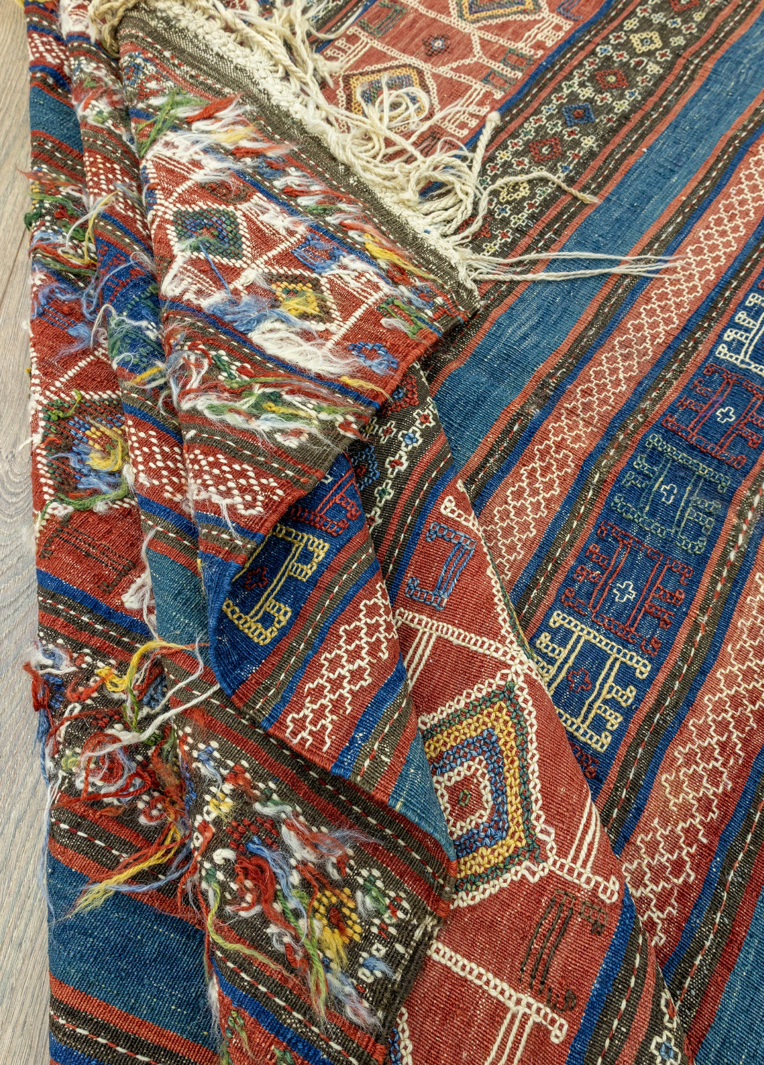 Kafkas, Verne El Dokuma Renkli Antika Kilim