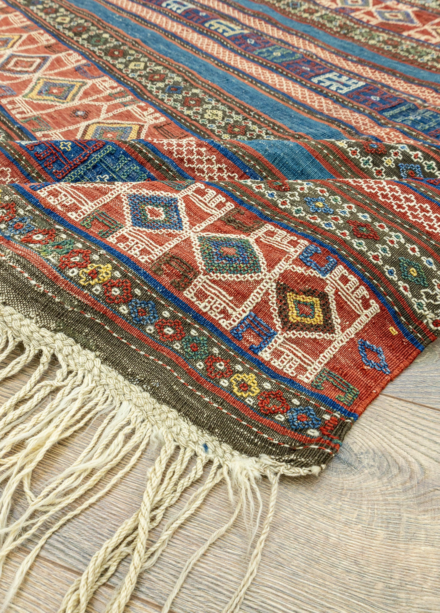 Kafkas, Verne El Dokuma Renkli Antika Kilim