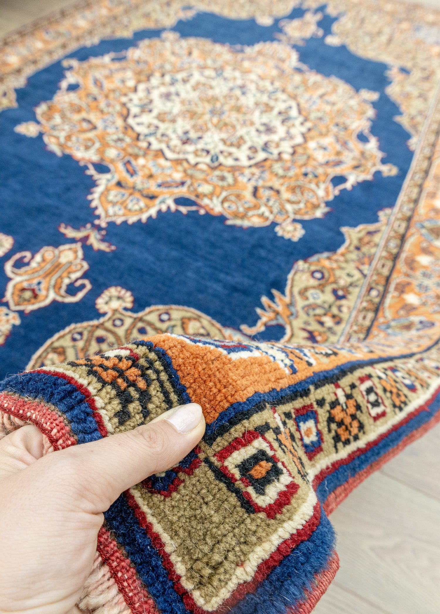 Beyreli Madalyon Tasarımlı El Dokuma Halı 169x290 cm