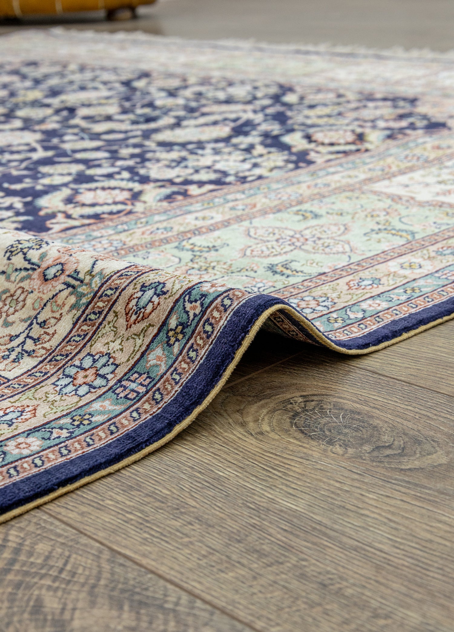 Sandine Madalyon Desenli İpek Halı 184x268 cm