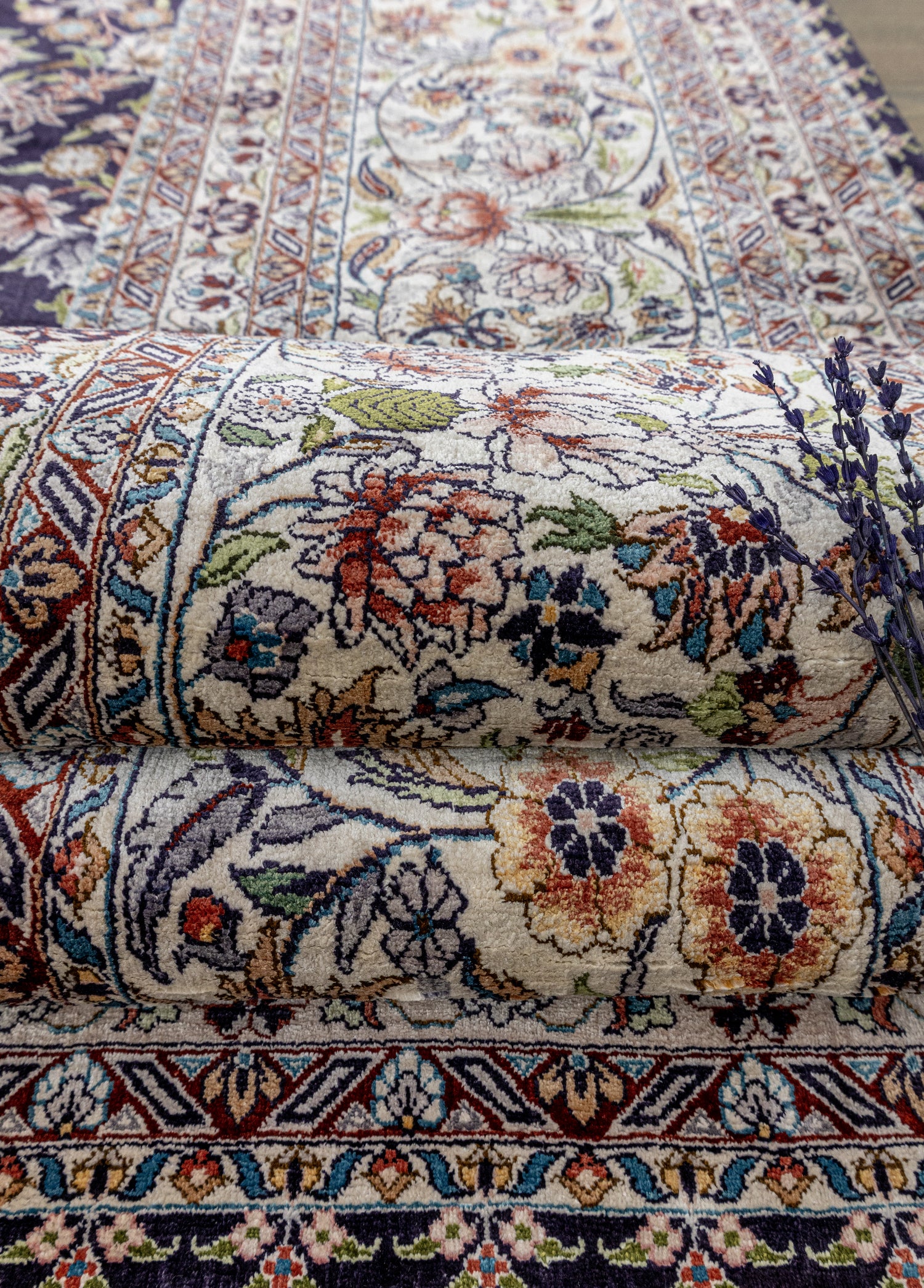 Sariya Serpme Çiçek Motifli İpek Halı 277x359 cm