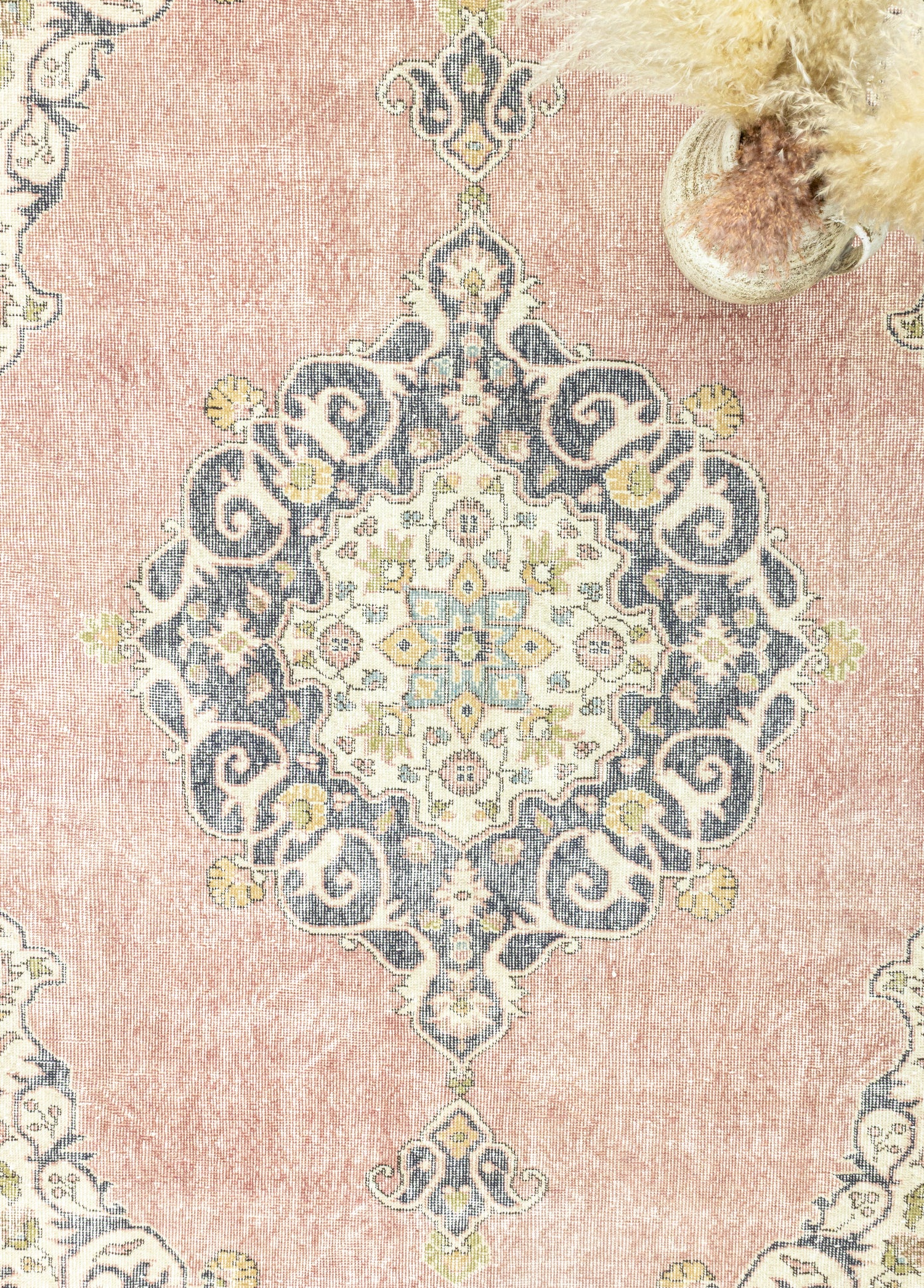 Selik Madalyon Desenli Pembe Halı 195x325 cm