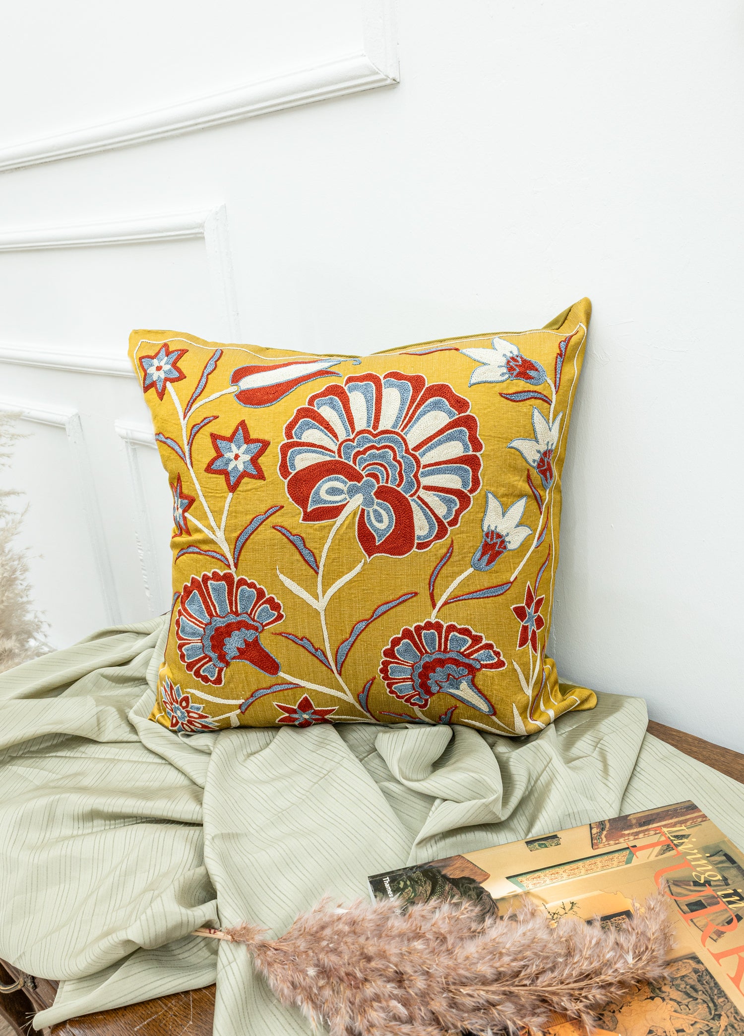 Alyen Çiçekli El Yapımı Kırlent 50x50 cm