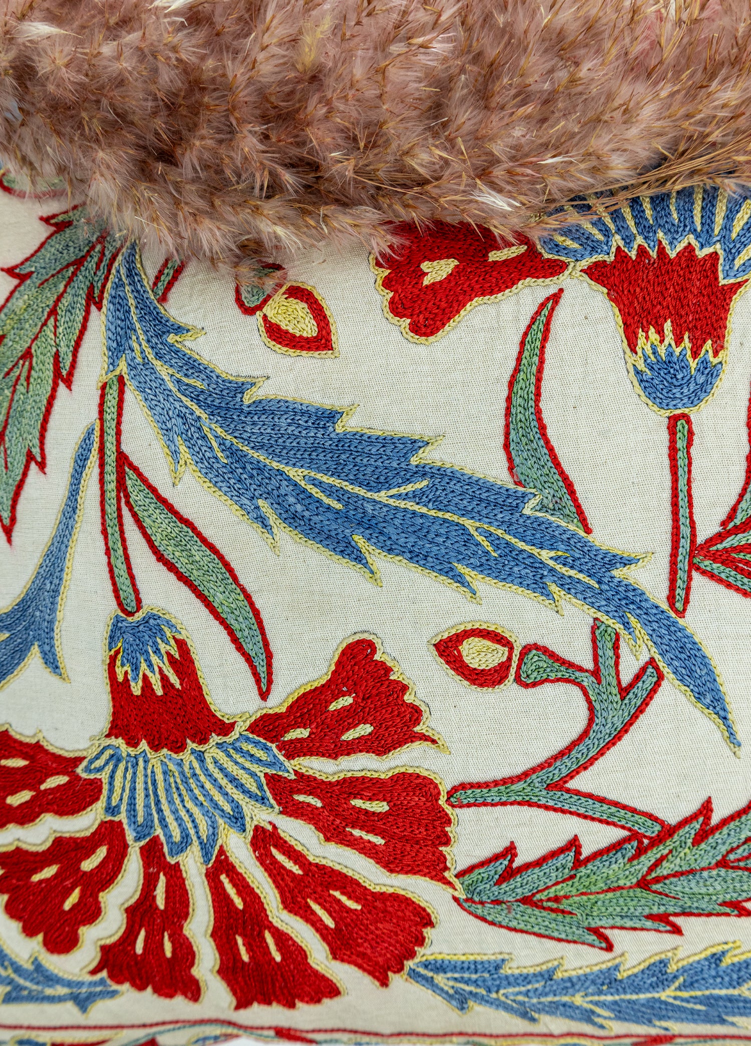 Tapio Çiçek İşlemeli Kırlent 50x50 cm