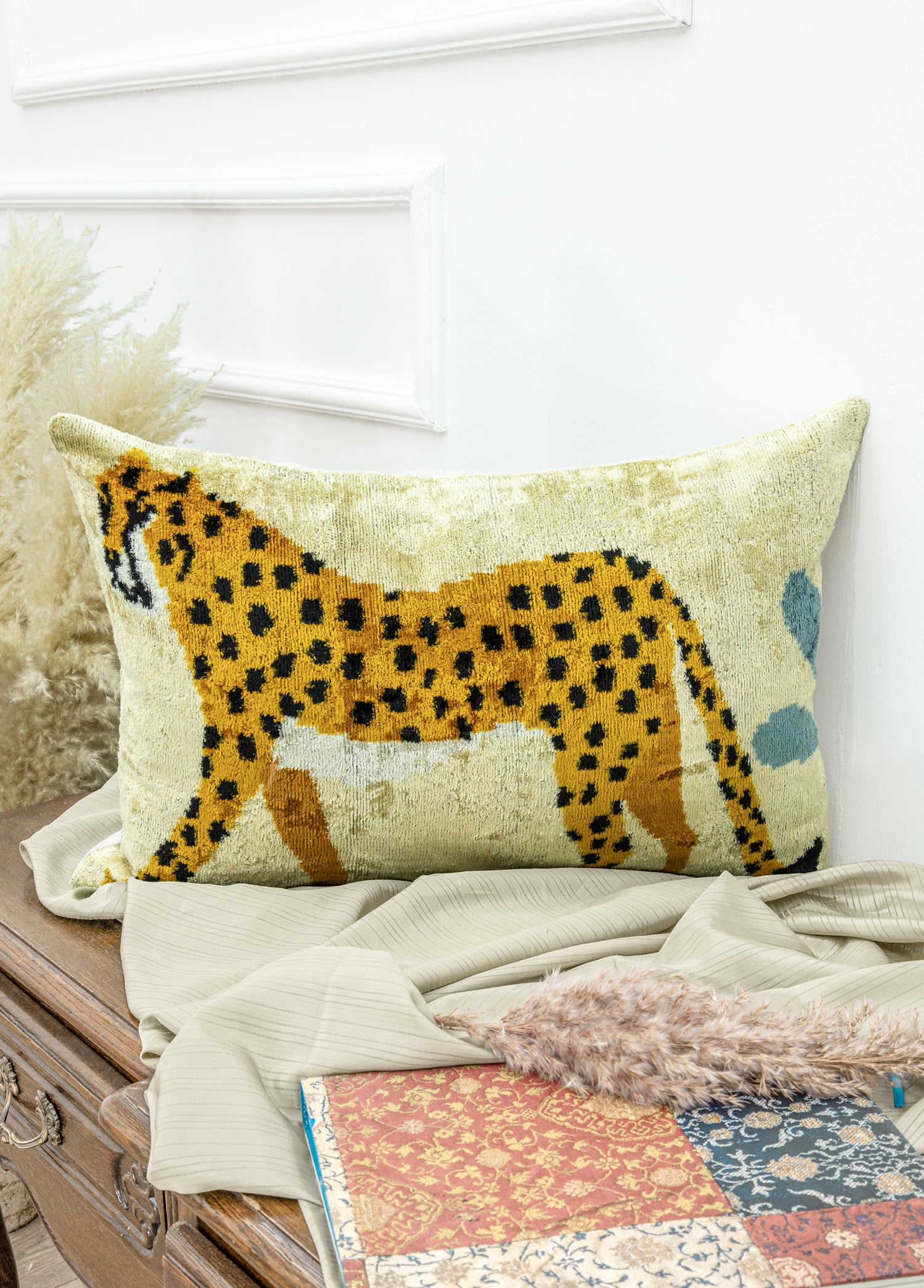 Daphne Cheetah Patterned Throw Pillow 60x40 cm