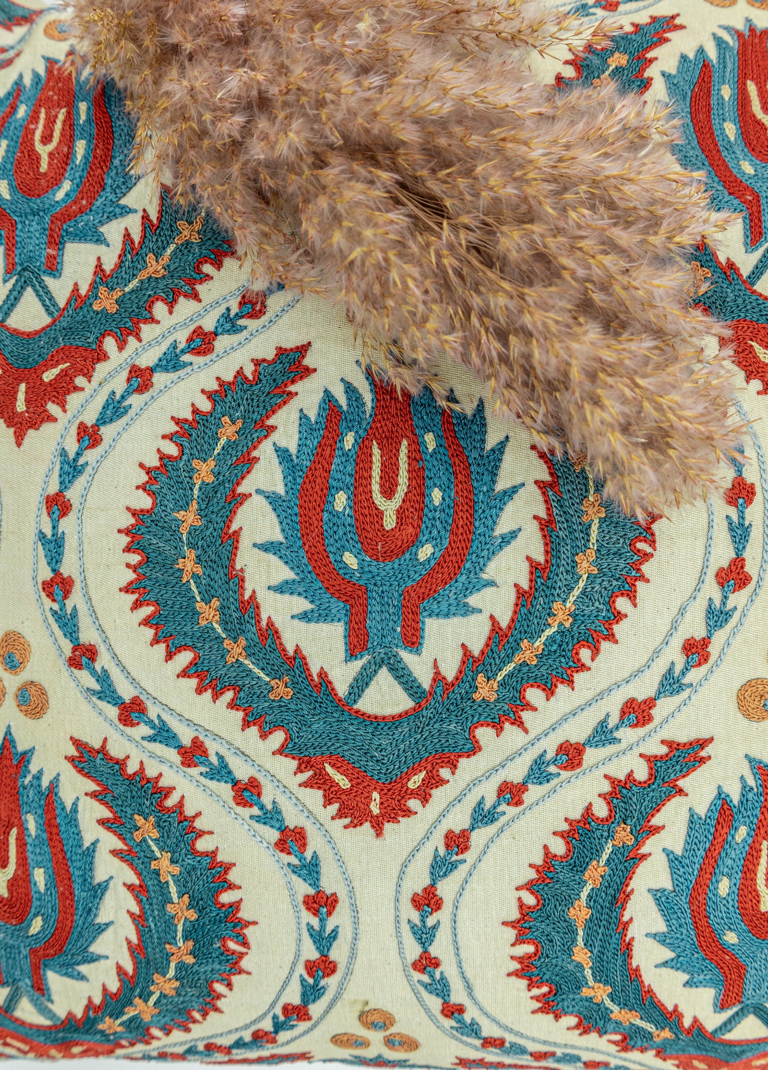 Etrenli Dekoratif İpek Kırlent 50x50 cm