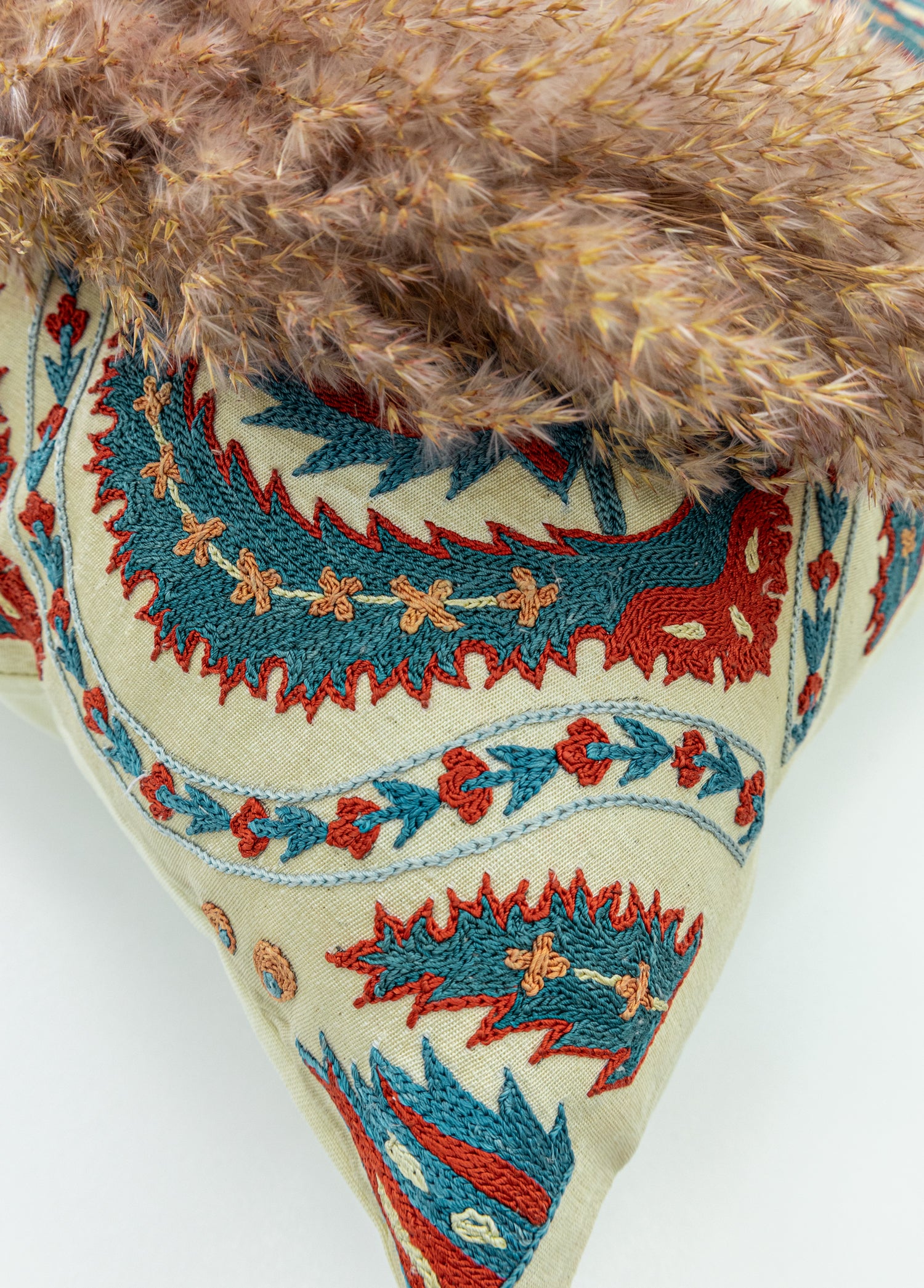 Etrenli Dekoratif İpek Kırlent 50x50 cm