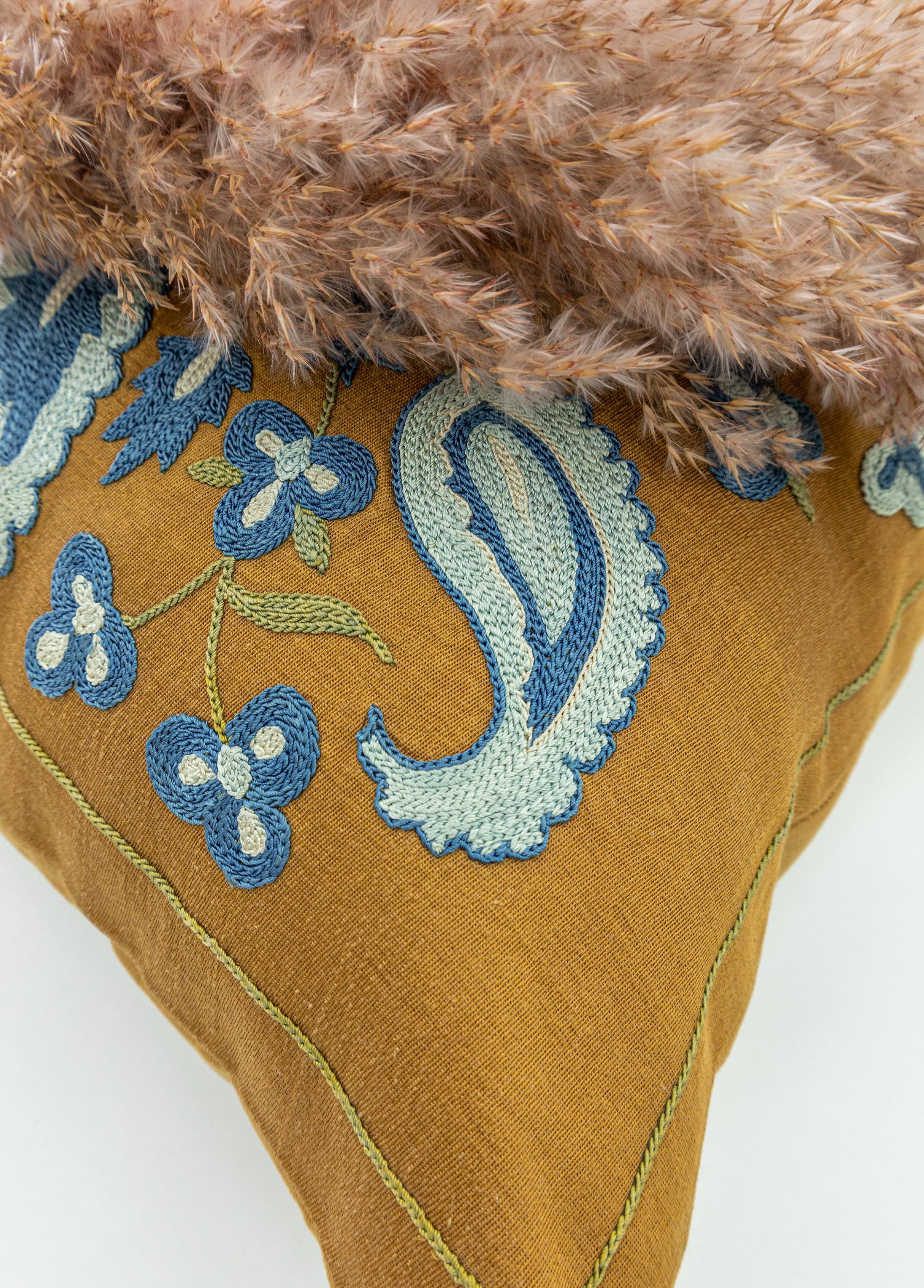 Selvan El Yapımı İpek Kırlent 50x50 cm