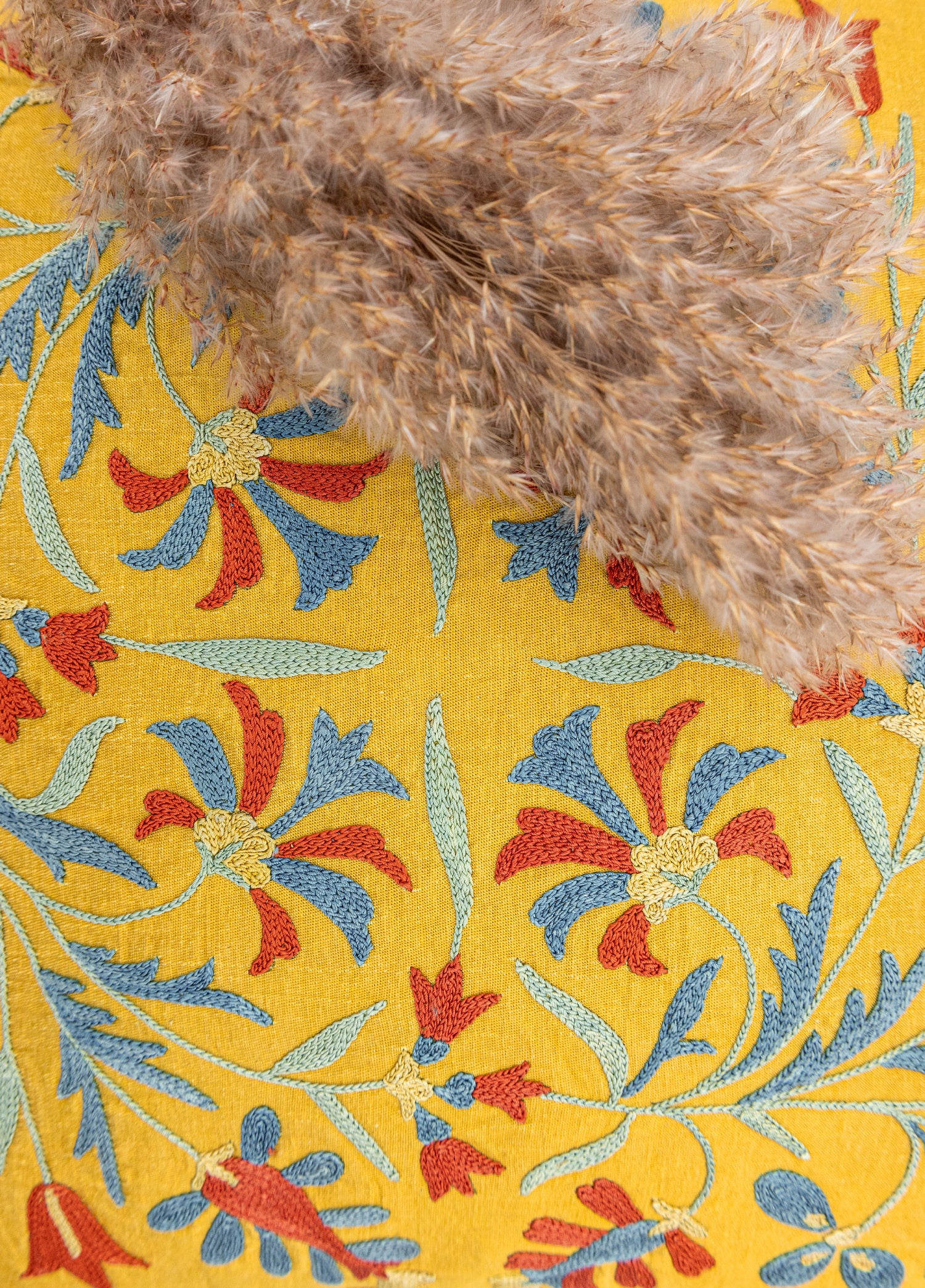 Tayen Çiçekli İpek Kırlent 50x50 cm