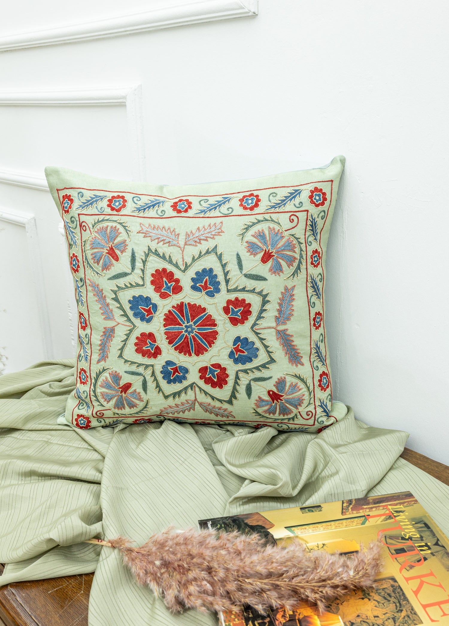 Nivra Çiçekli İpek Kırlent 50x50 cm