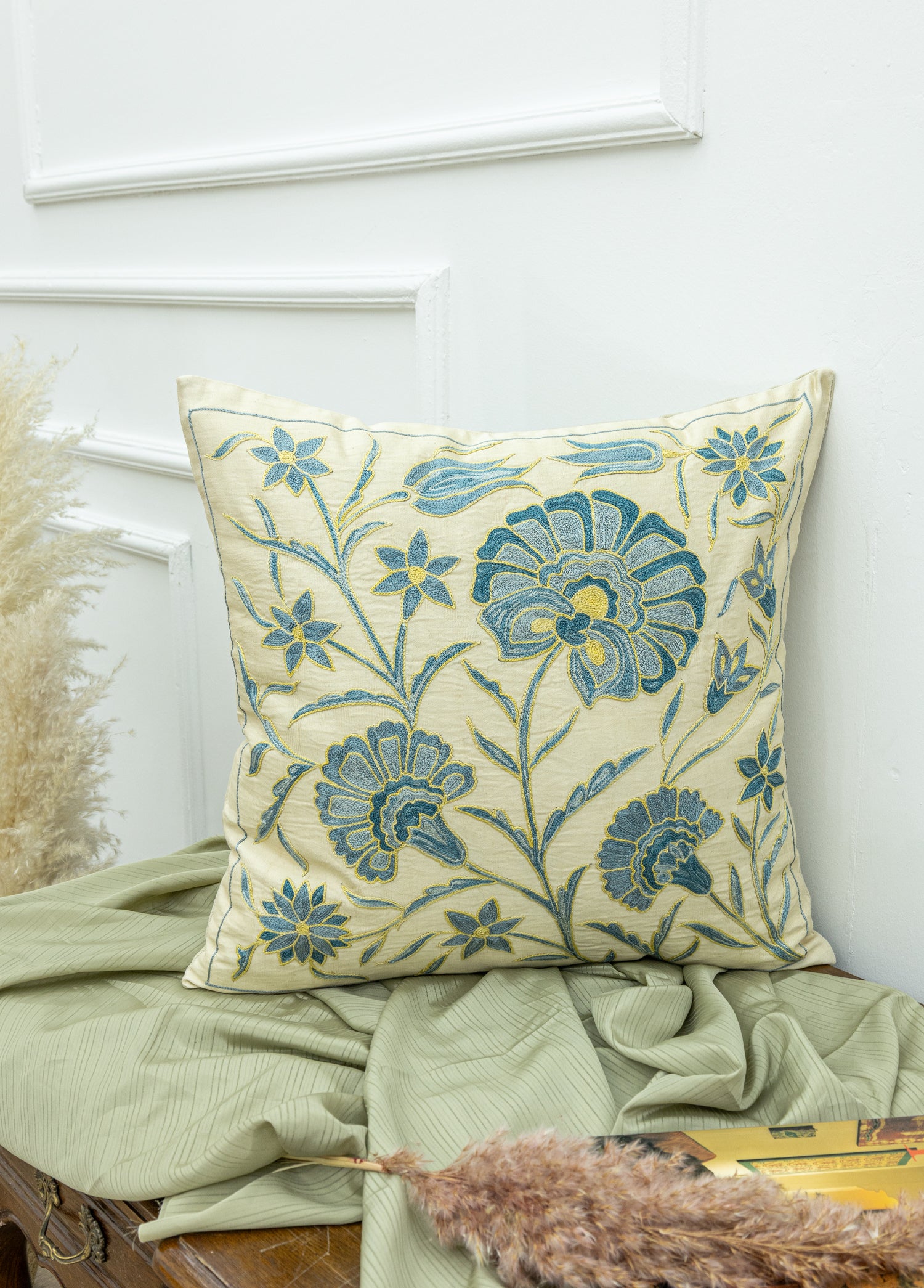 Zahter Çiçekli Suzani Kırlent 50x50 cm