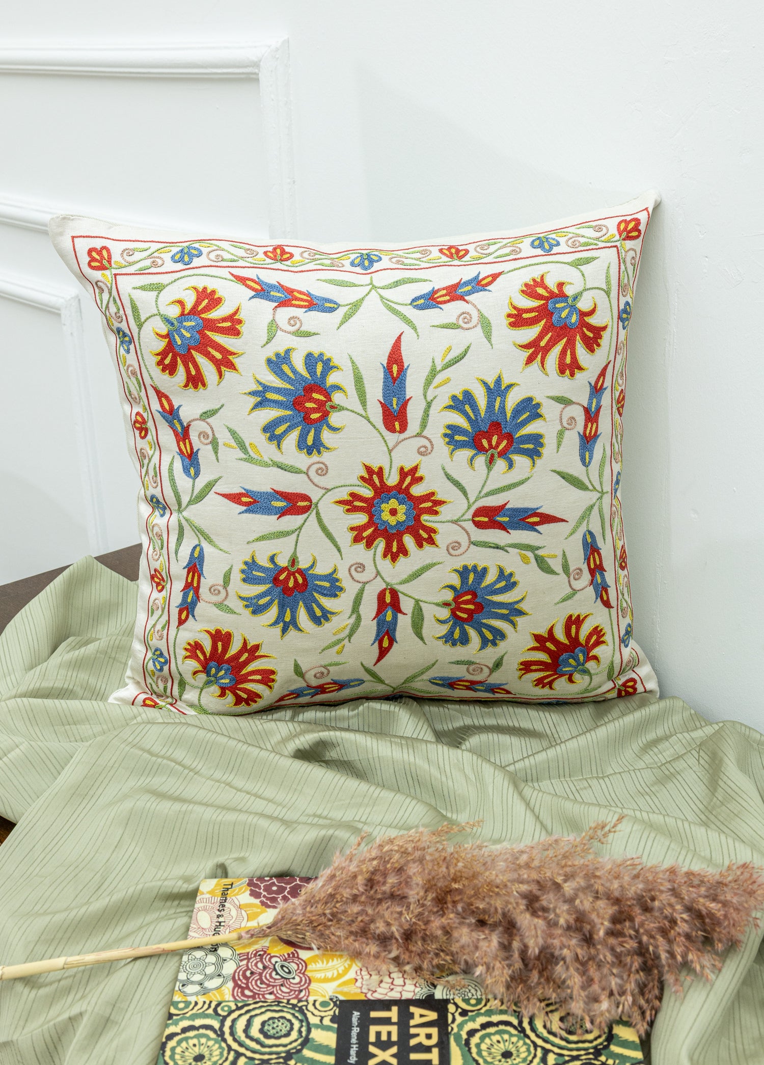 Güzler Çiçekli Suzani Kırlent 50x50 cm