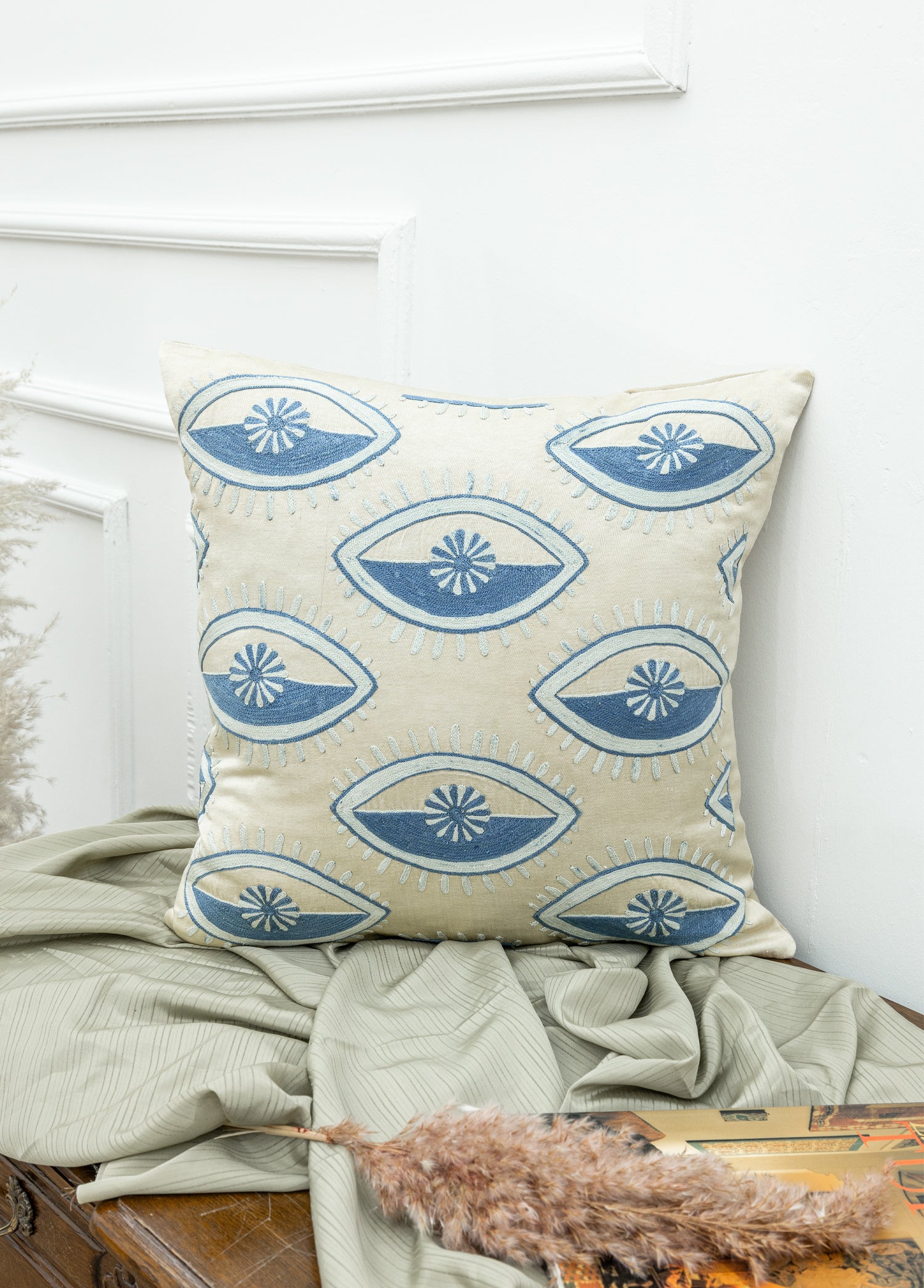 Elyra Göz Desenli İpek Kırlent 50x50 cm