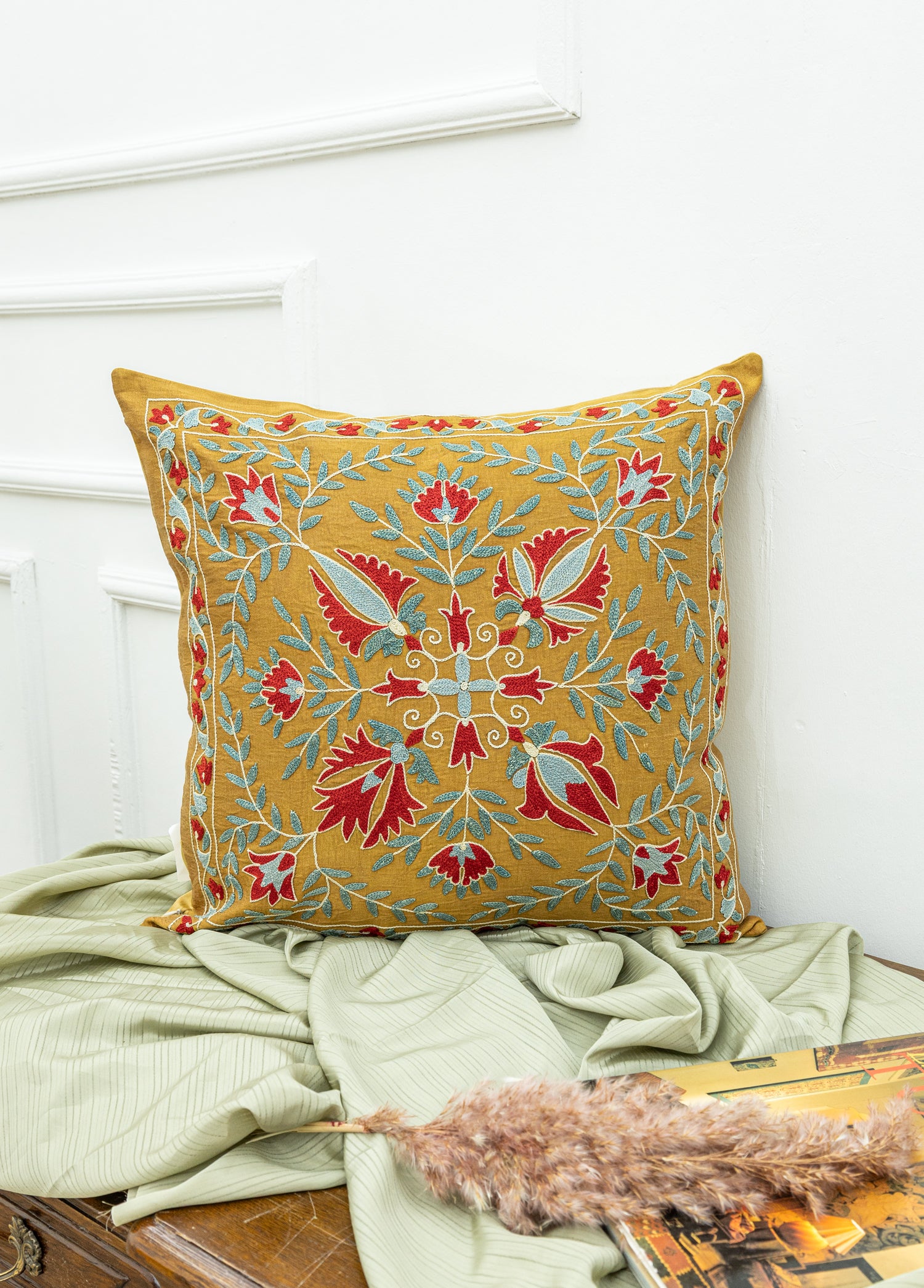 Aden  El Yapımı İpek Kırlent 50x50 cm