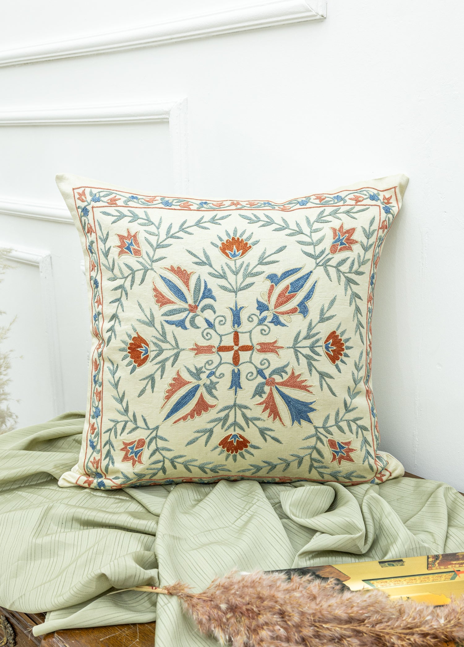 Mariva Çiçekli El Yapımı Kırlent 50x50 cm