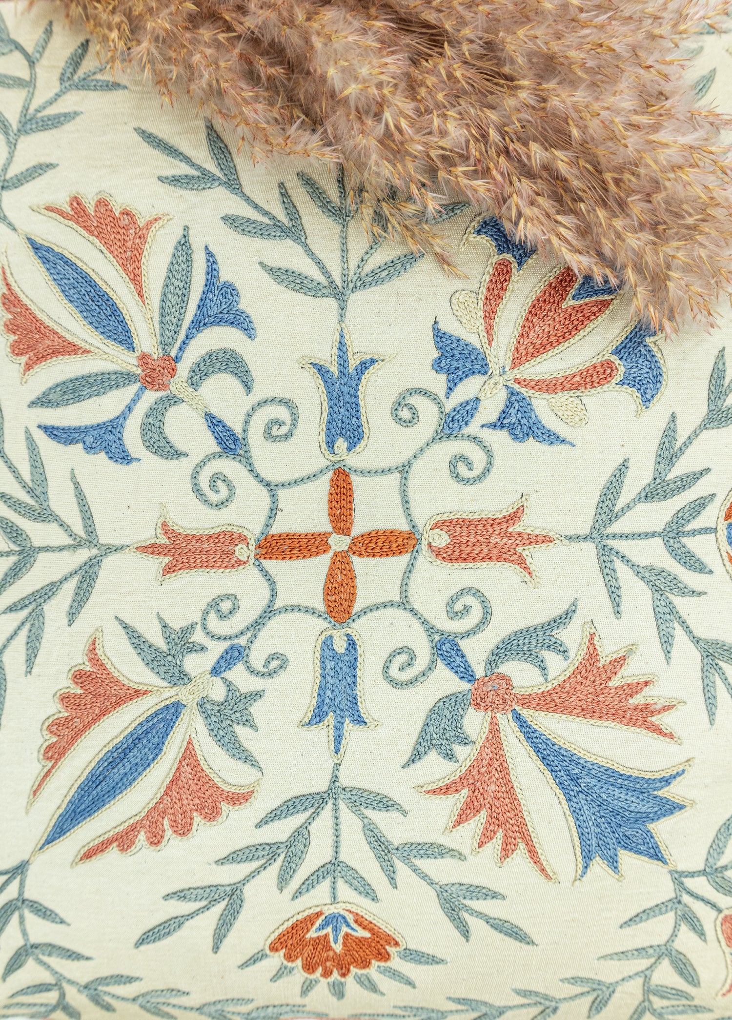 Mariva Çiçekli El Yapımı Kırlent 50x50 cm