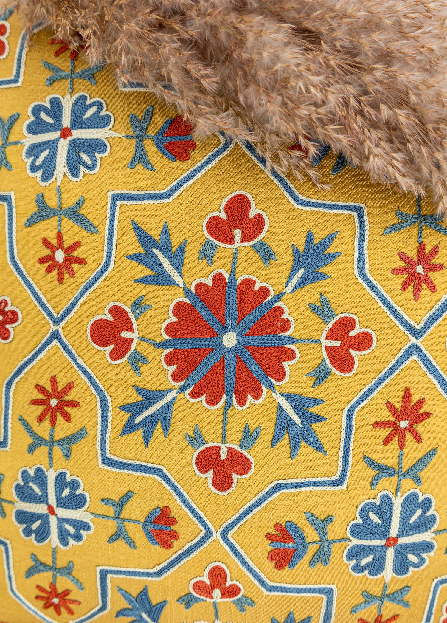 Ravina Çiçek Desenli Suzani Kırlent 50x50 cm