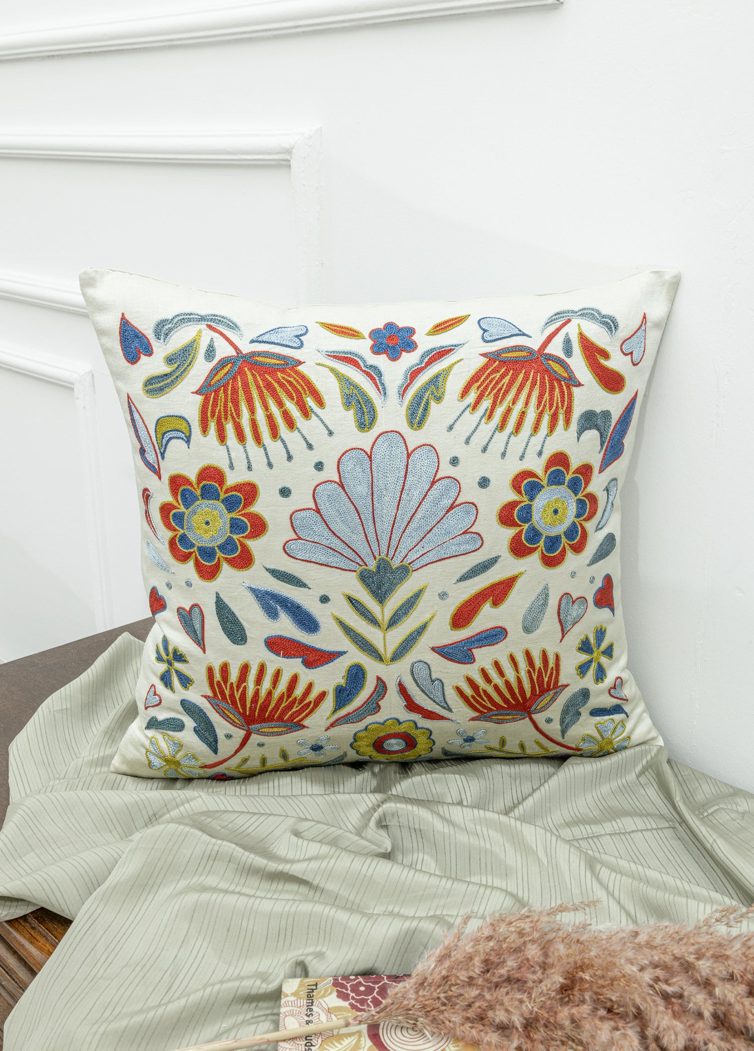 Takoran Çiçekli Suzani Kırlent 50x50 cm