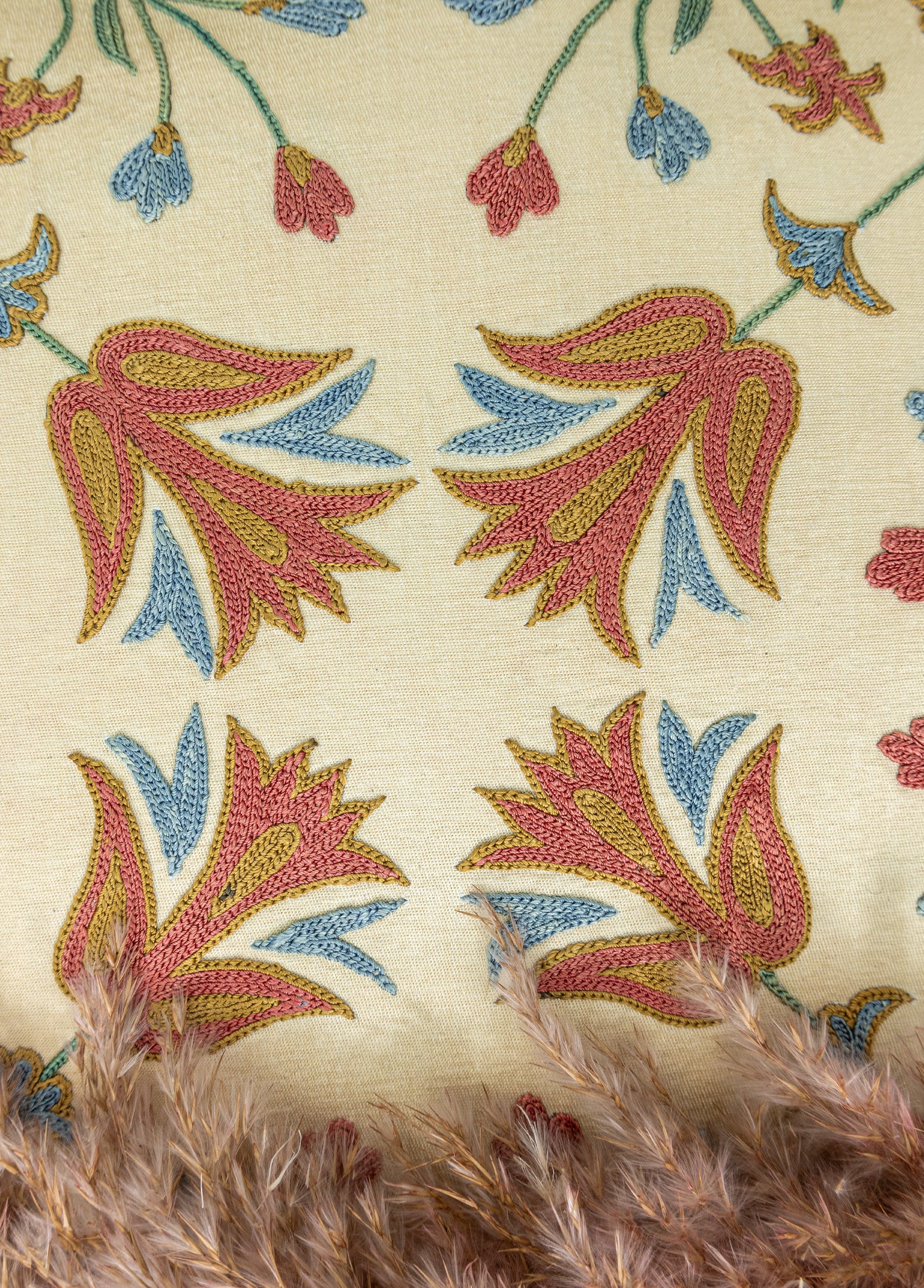 Alyen Çiçekli İpek Kırlent 50x50 cm